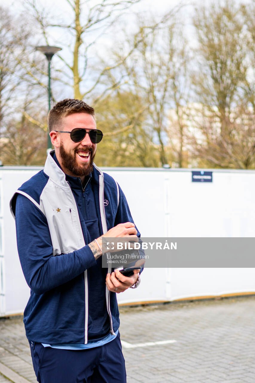 Malmö FFs Pontus Jansson ankommer till arenan