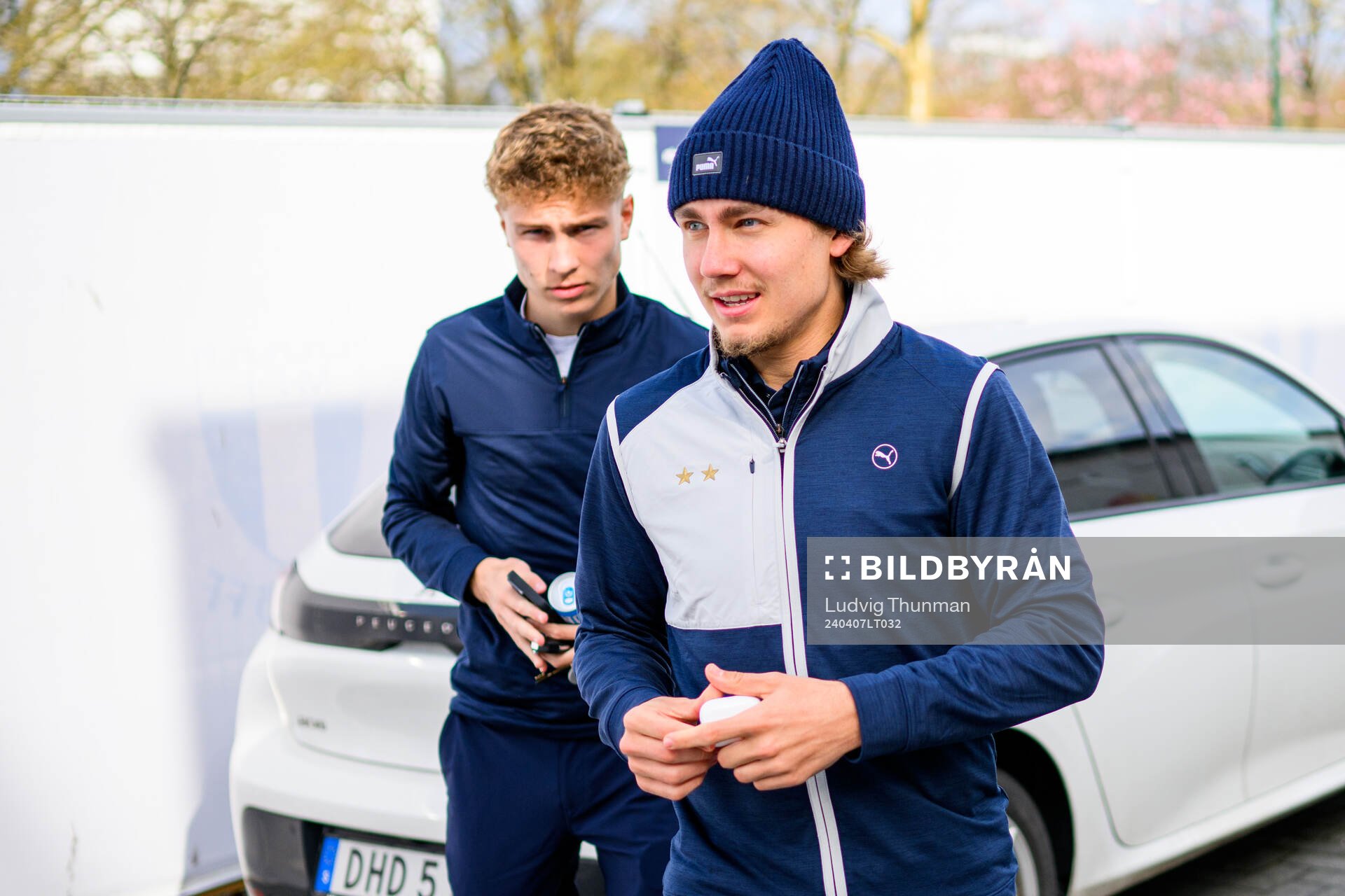 Malmö FFs Hugo Bolin och Sebastian Nanasi  ankommer till