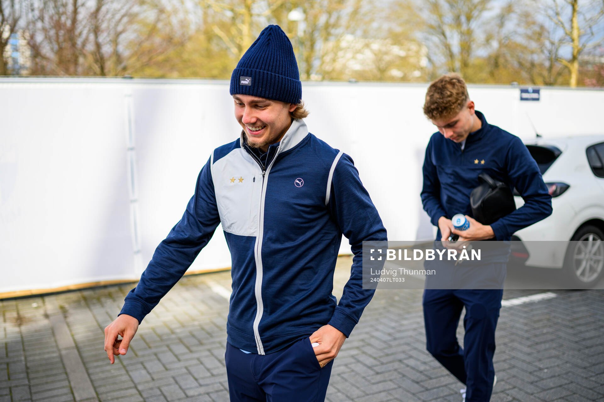 Malmö FFs Hugo Bolin och Sebastian Nanasi  ankommer till