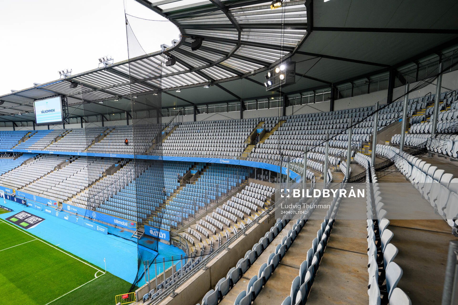Nät framför nybyggda bortasektionen