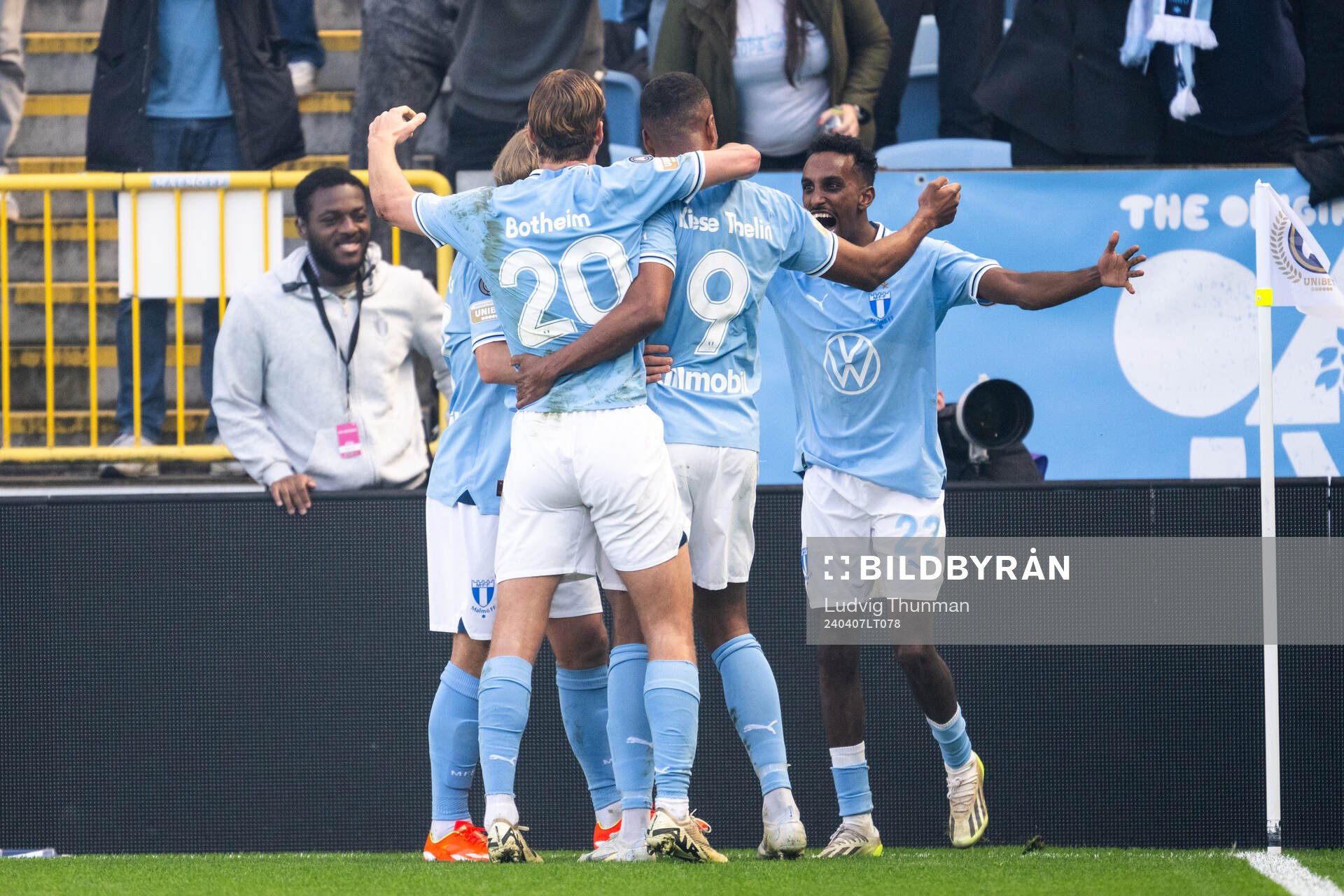 Malmö FFs Isaac Kiese Thelin jublar med lagkamrater