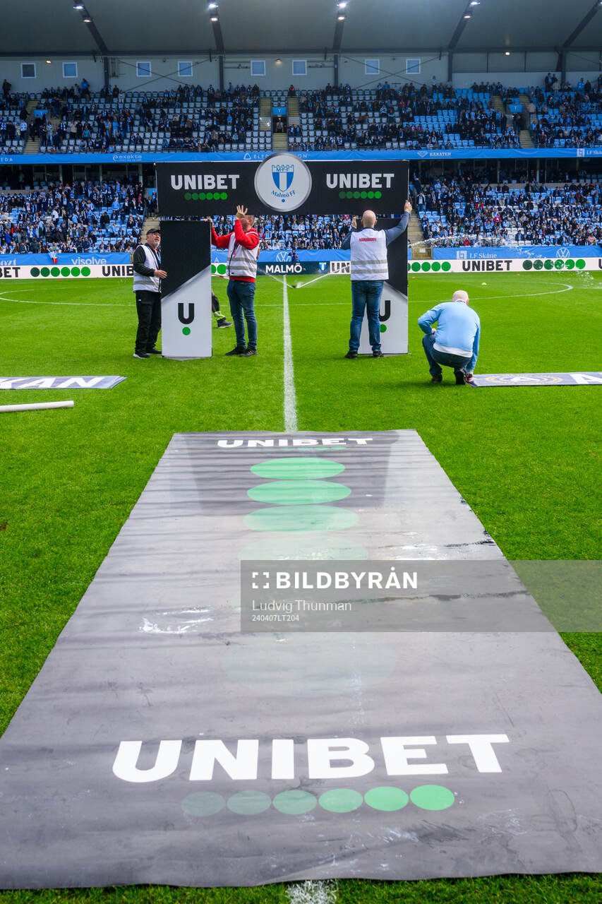 Unibets reklam inför fotbollsmatchen i Allsvenskan mellan Malmö FF och Hammarby den 7 april 2024 i Malmö. 