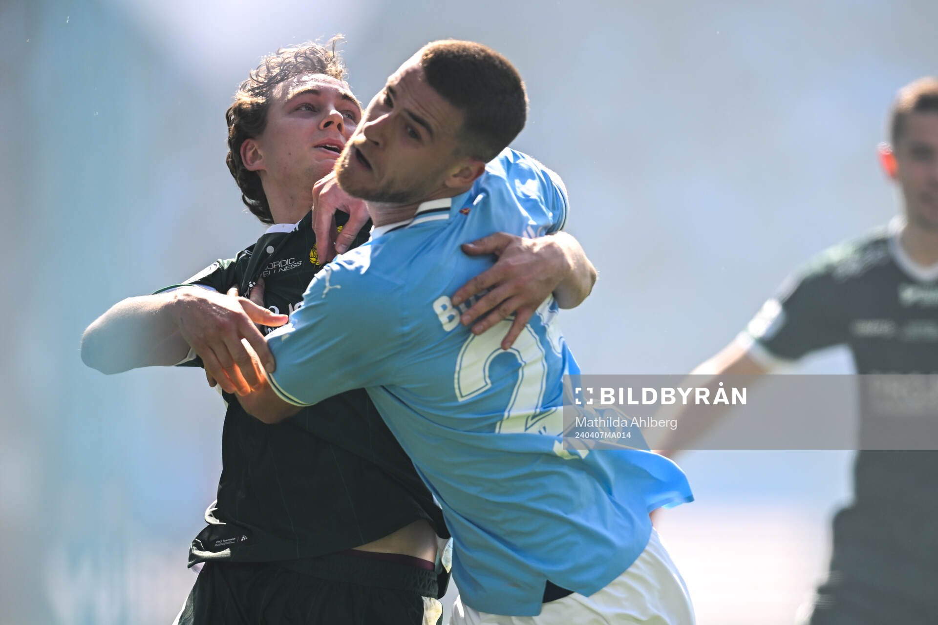 Hammarbys Hampus Skoglund och Malmö FFs Gabriel Busanello
