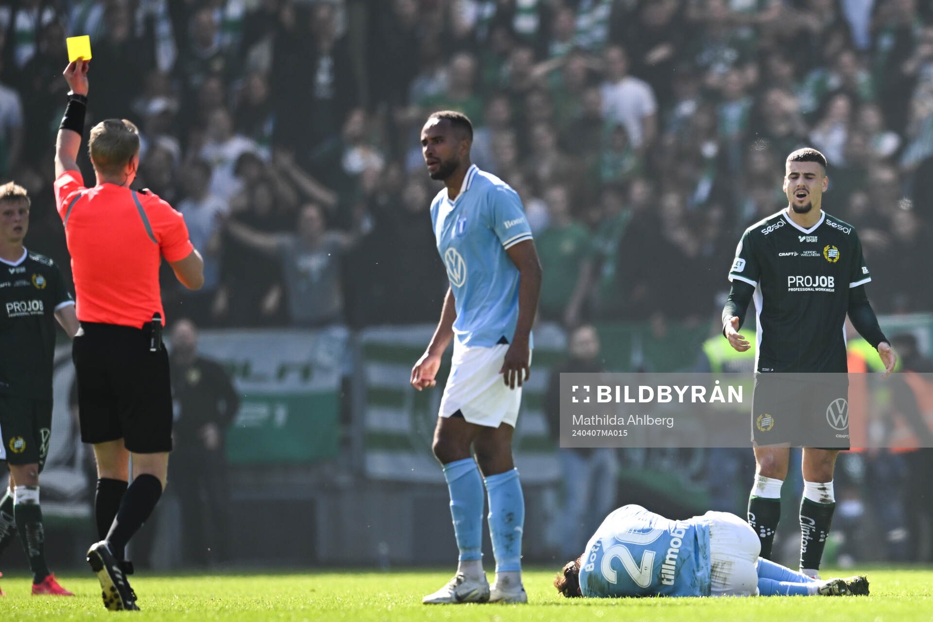 Hammarbys Edvin Kurtulus får gult kort