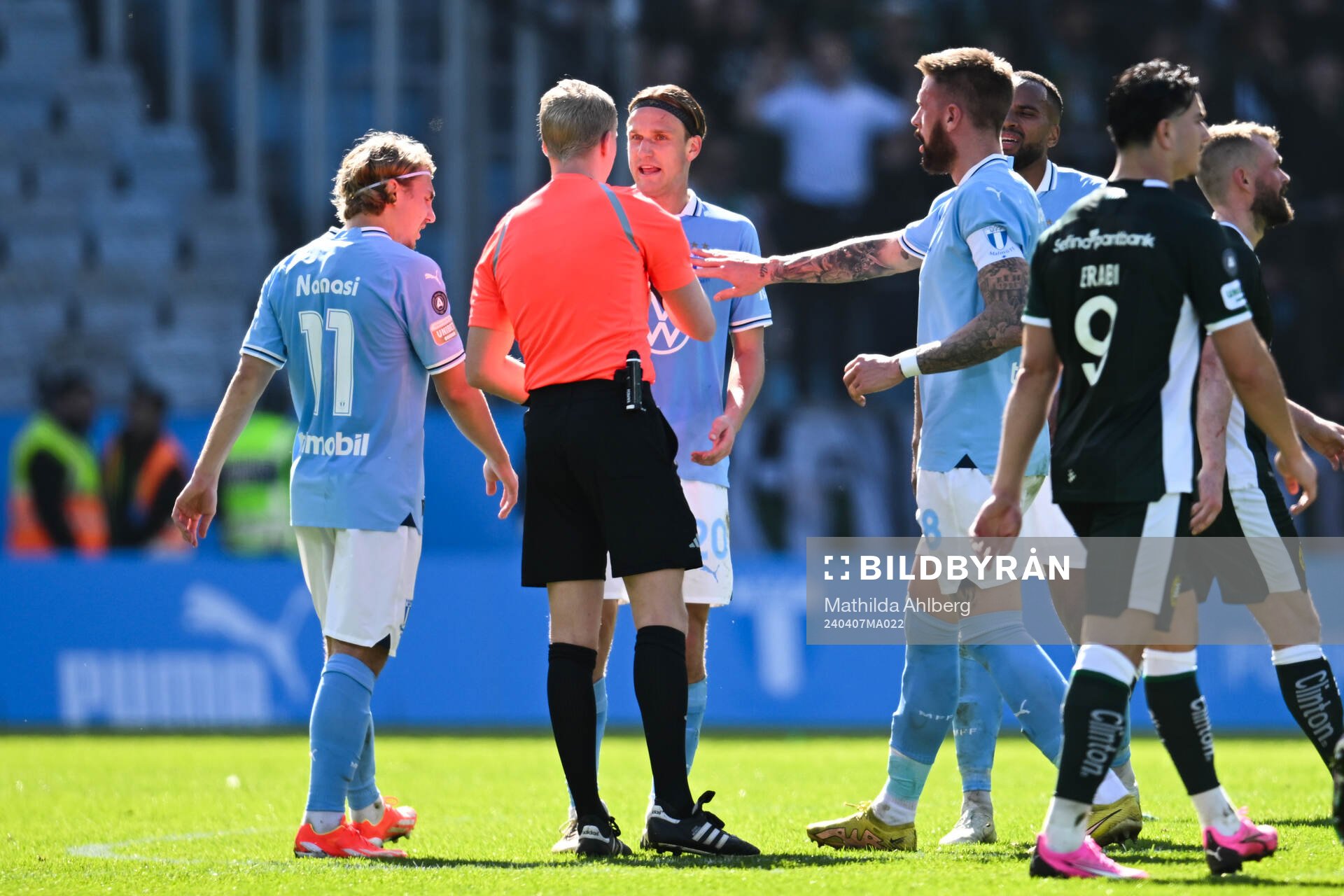 Malmö FFs Erik Botheim och Domare Adam Ladebäck