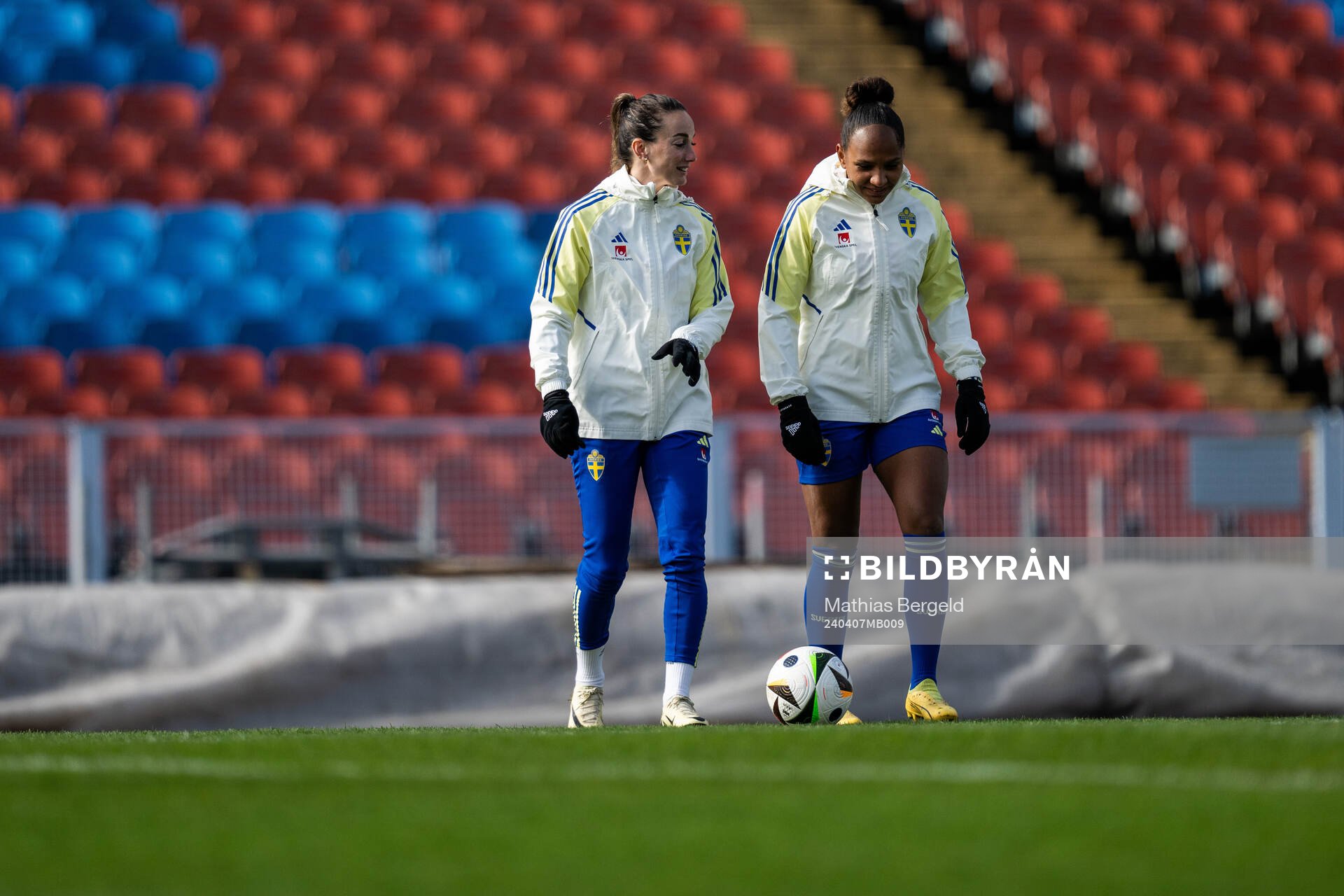 Kosovare Asllani and Madelen Janogy of the Swedish women's
