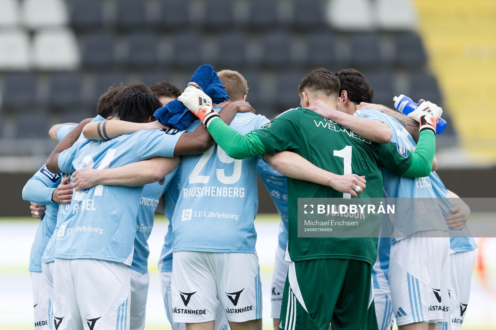 Gefles Spelare samlade innan fotbollsmatchen i Superettan mellan Utsikten och Gefle den 7 april 2024 i Göteborg. 