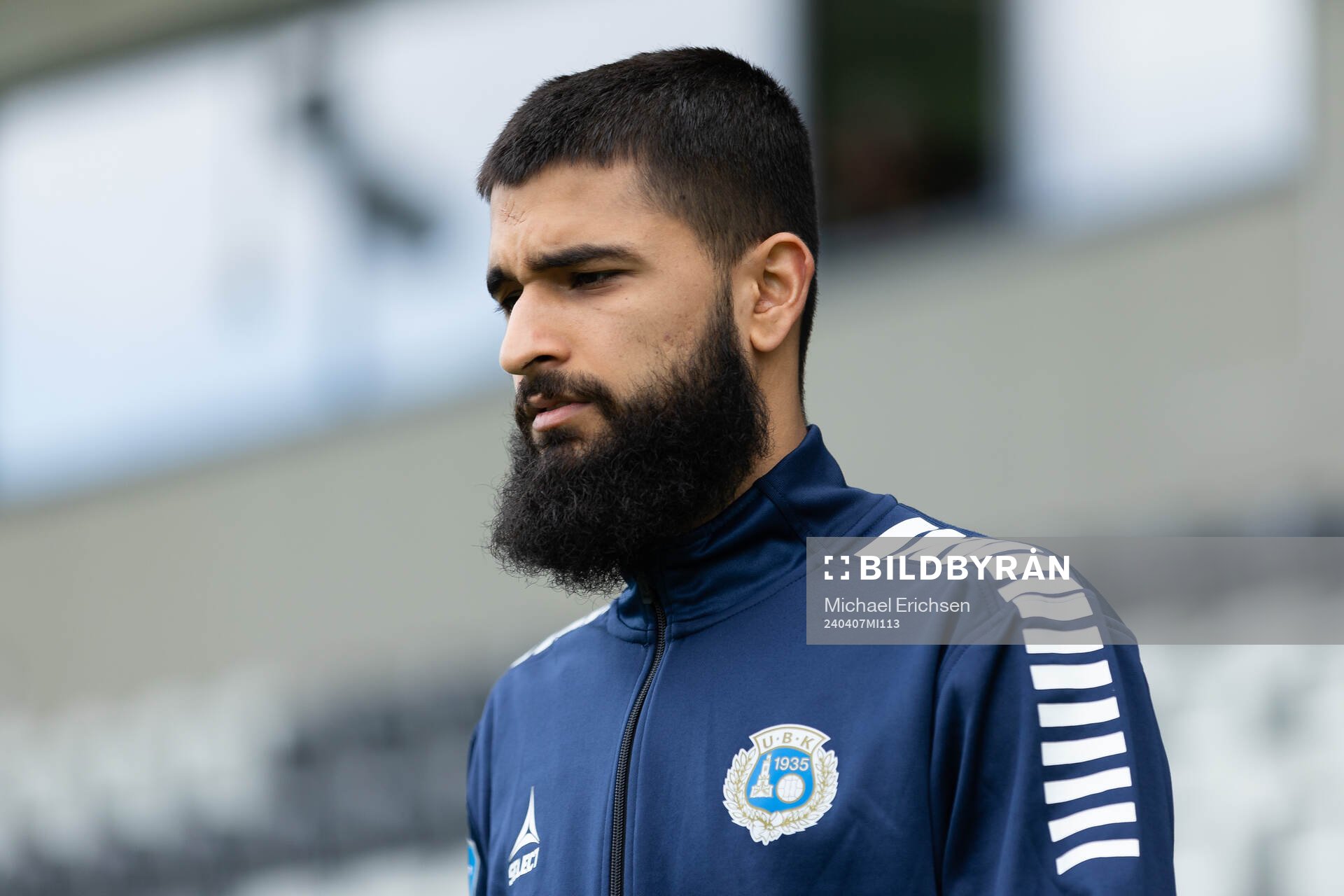 Utsiktens Suleman Zurmati innan fotbollsmatchen i