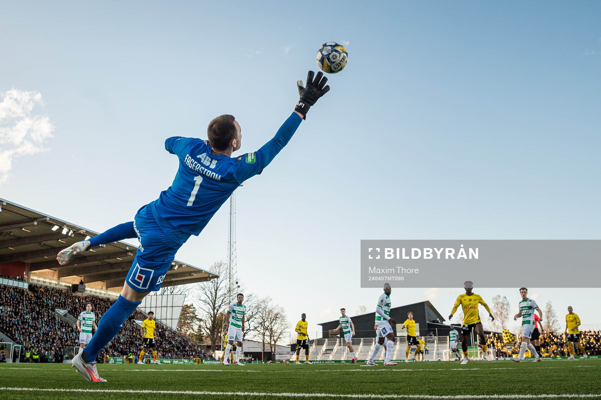 Västerås målvakt Anton Fagerström släpper in 0-1 av