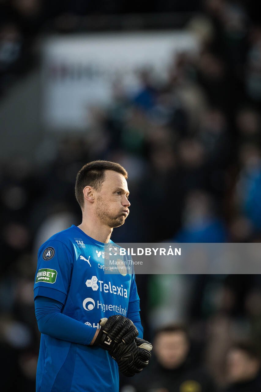 Västerås målvakt Anton Fagerström deppar