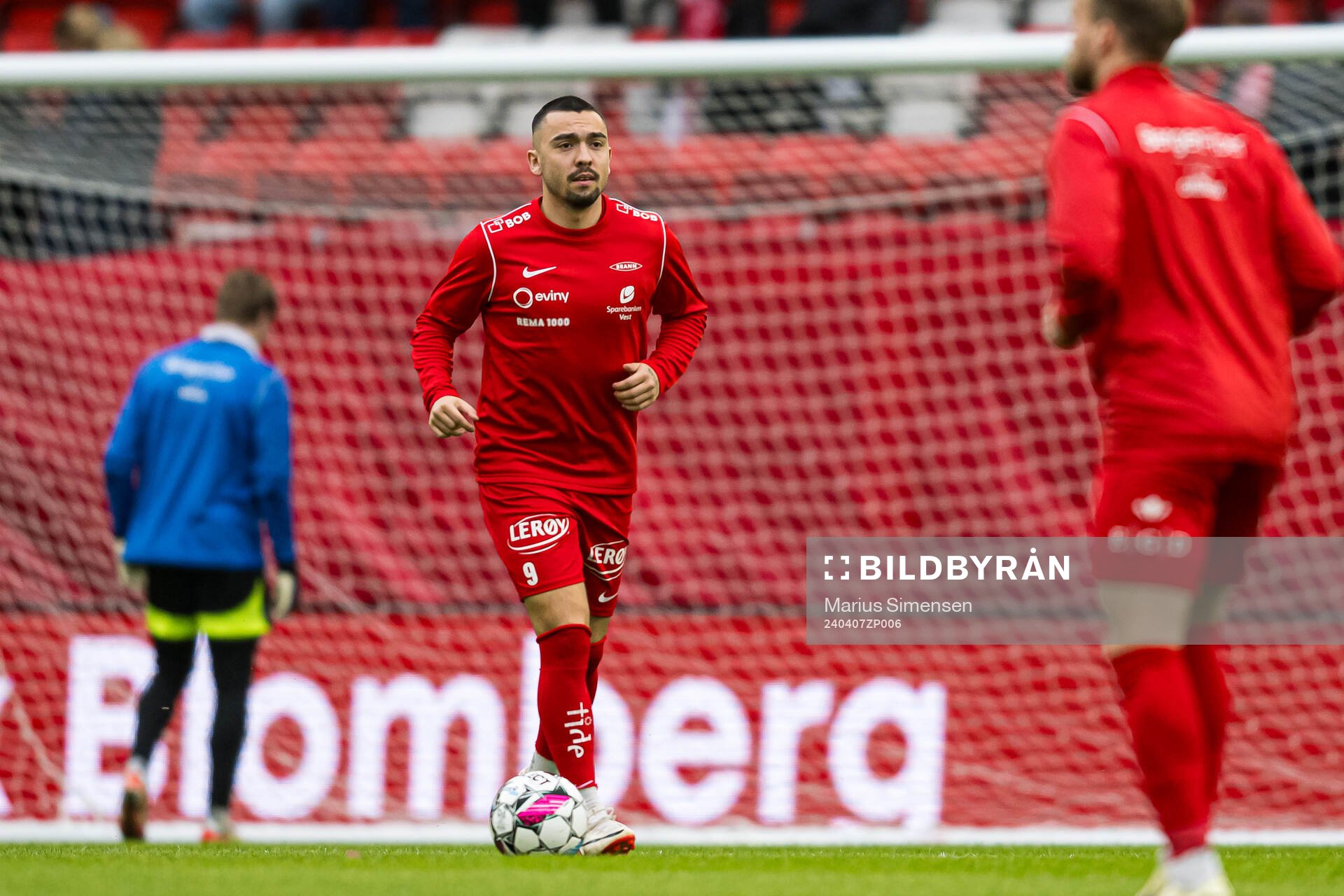 Niklas Castro of Brann warms up
