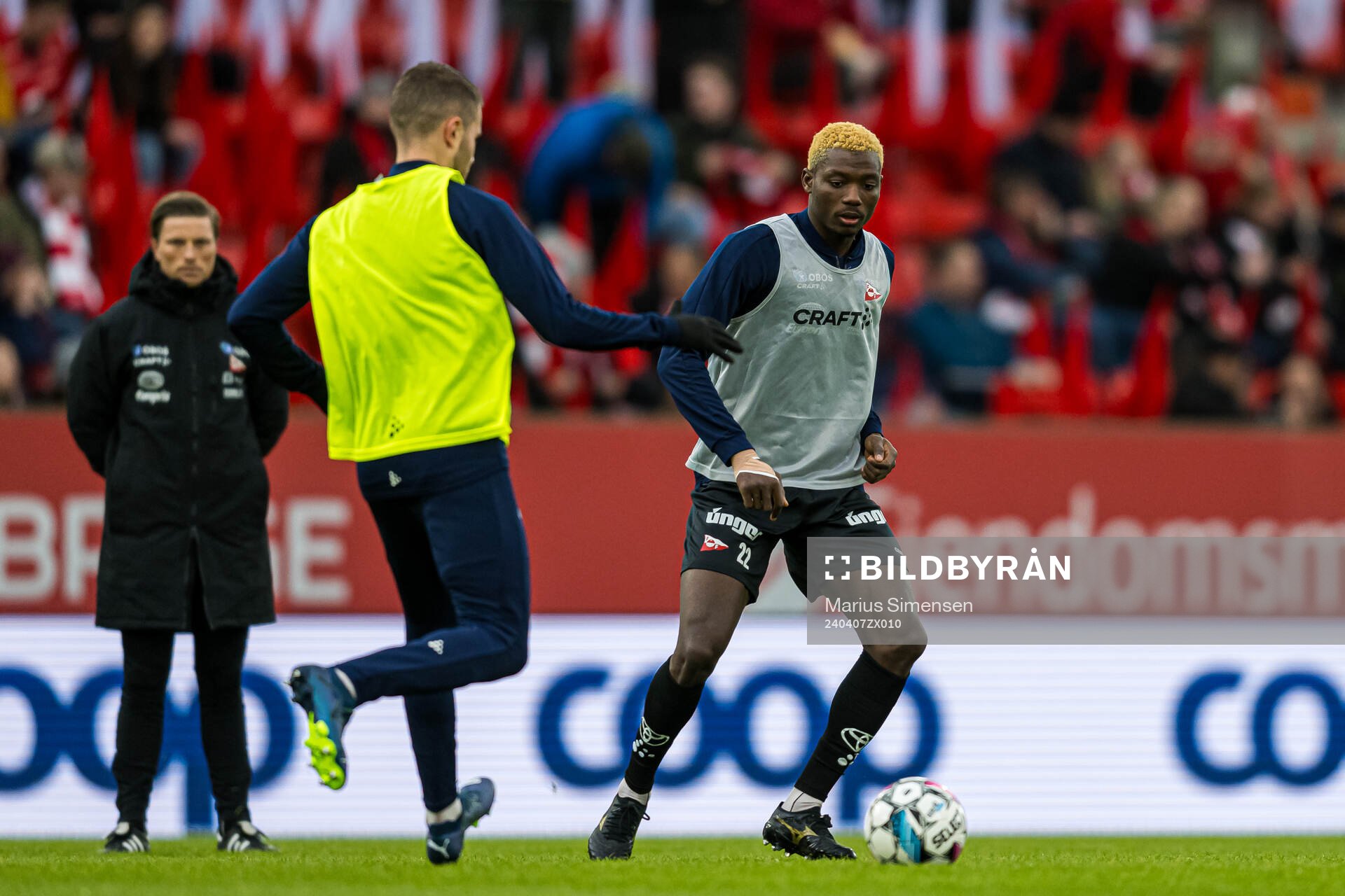 Maxwell Woledzi of Fredrikstad warms up