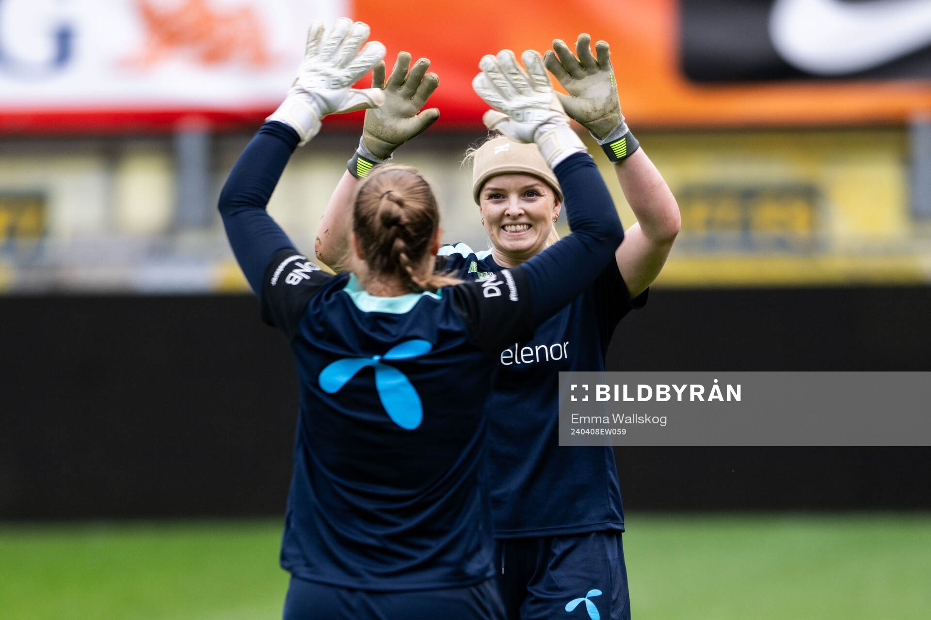 Goalkeeper Aurora Mikalsen and goalkeeper Guro Pettersen of the Norwegian women's national football team during a training session on April 8, 2024 in Breda.