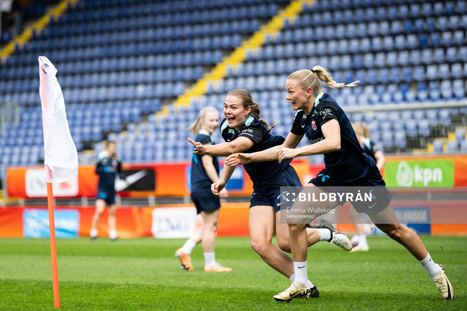 Marthine Østenstad and Guro Bergsvand of the Norwegian