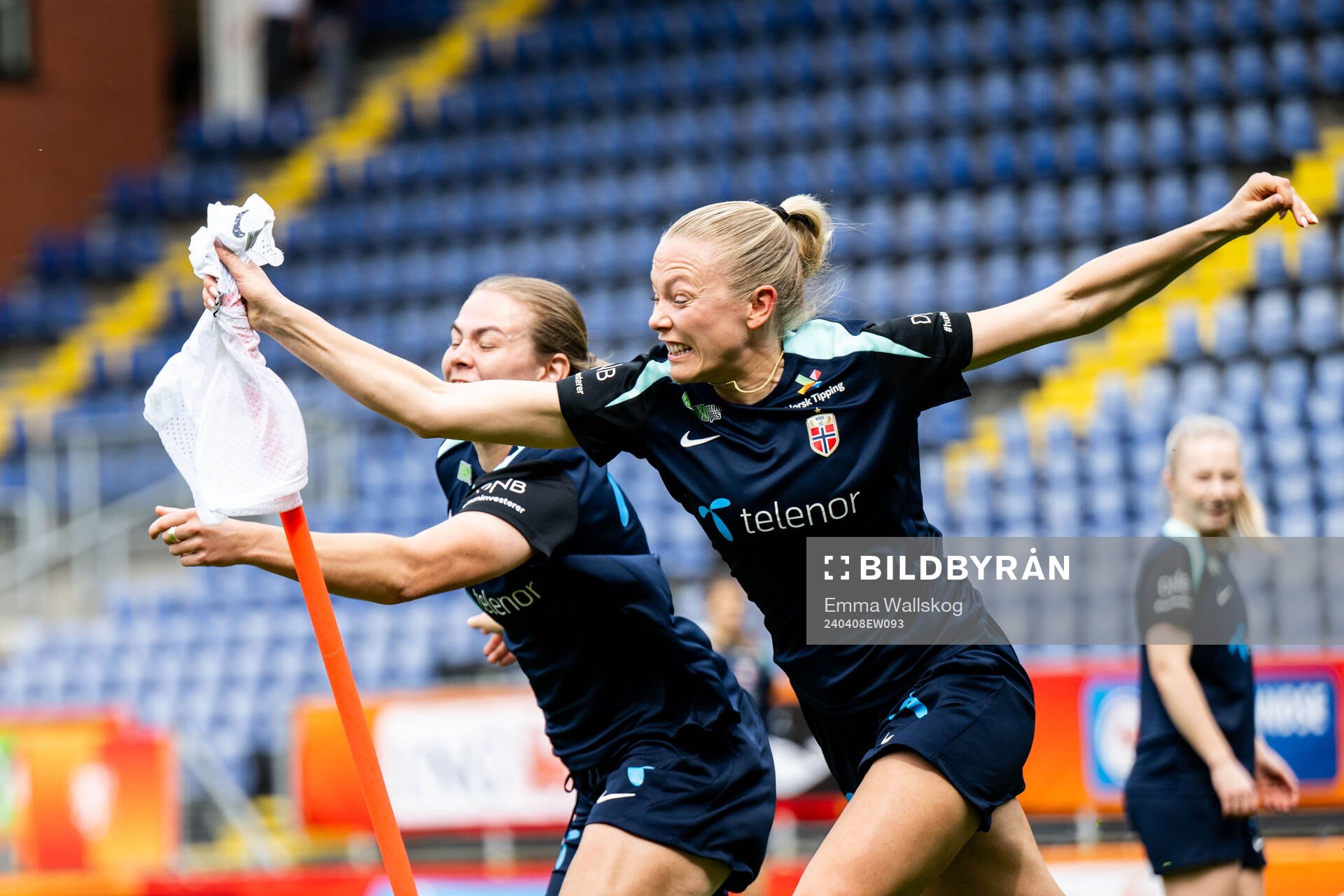 Marthine Østenstad and Guro Bergsvand of the Norwegian