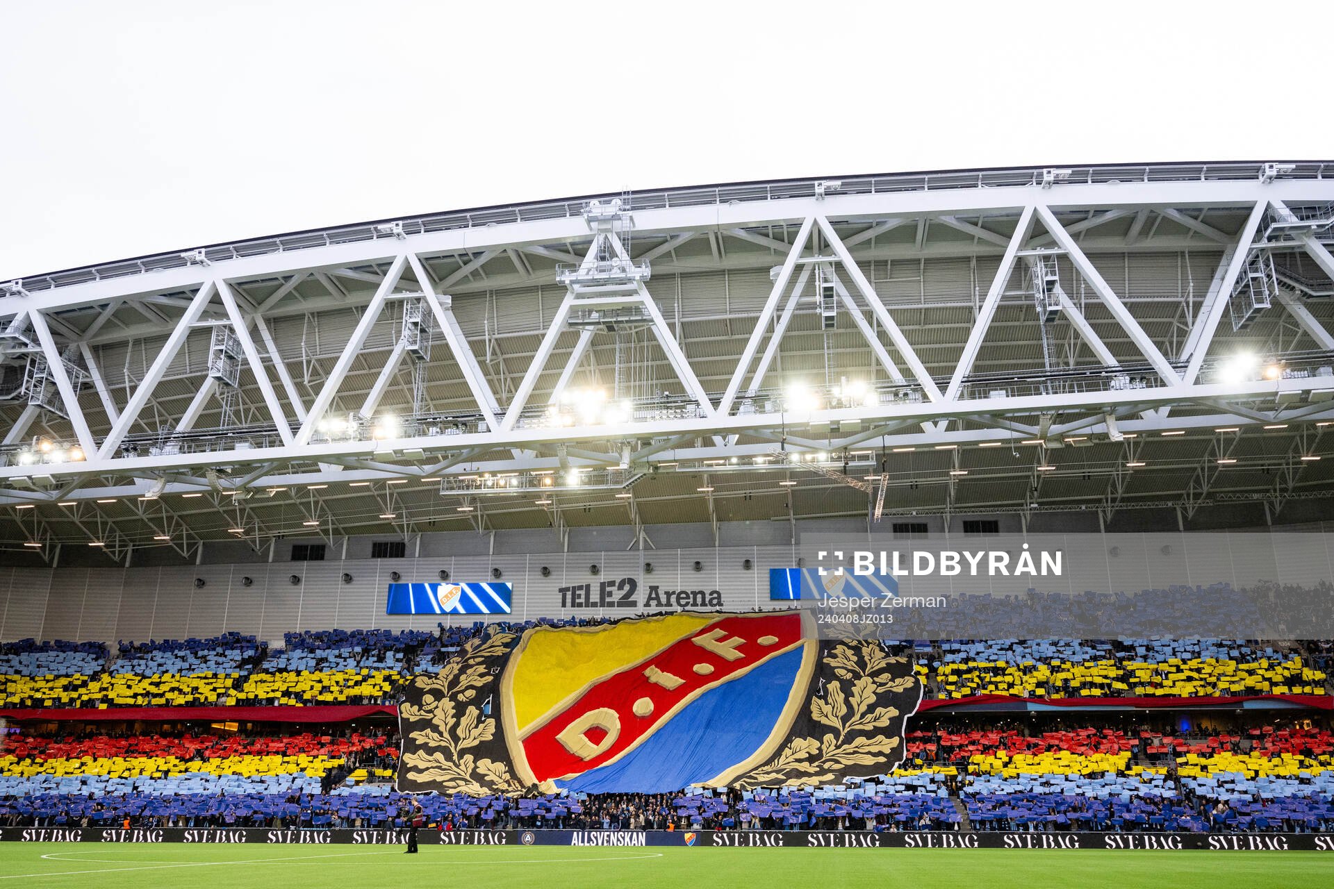 Djurgårdens supportar med tifo inför  fotbollsmatchen i Allsvenskan mellan Djurgården och Häcken den 8 april 2024 i Stockholm. 