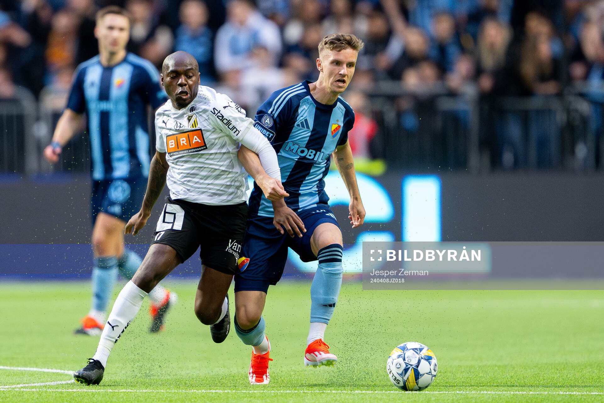 Häckens Edward Chilufya och Djurgårdens Samuel Leach Holm