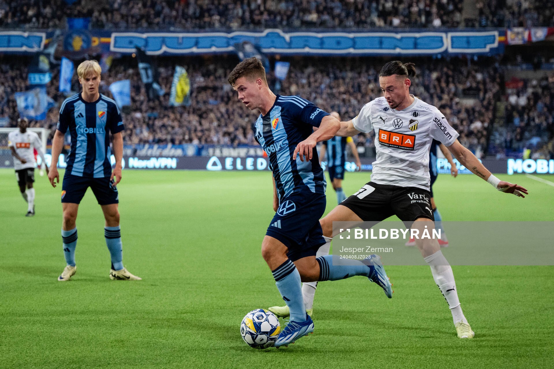 Djurgårdens Samuel Dahl och Häckens Amor Layouni