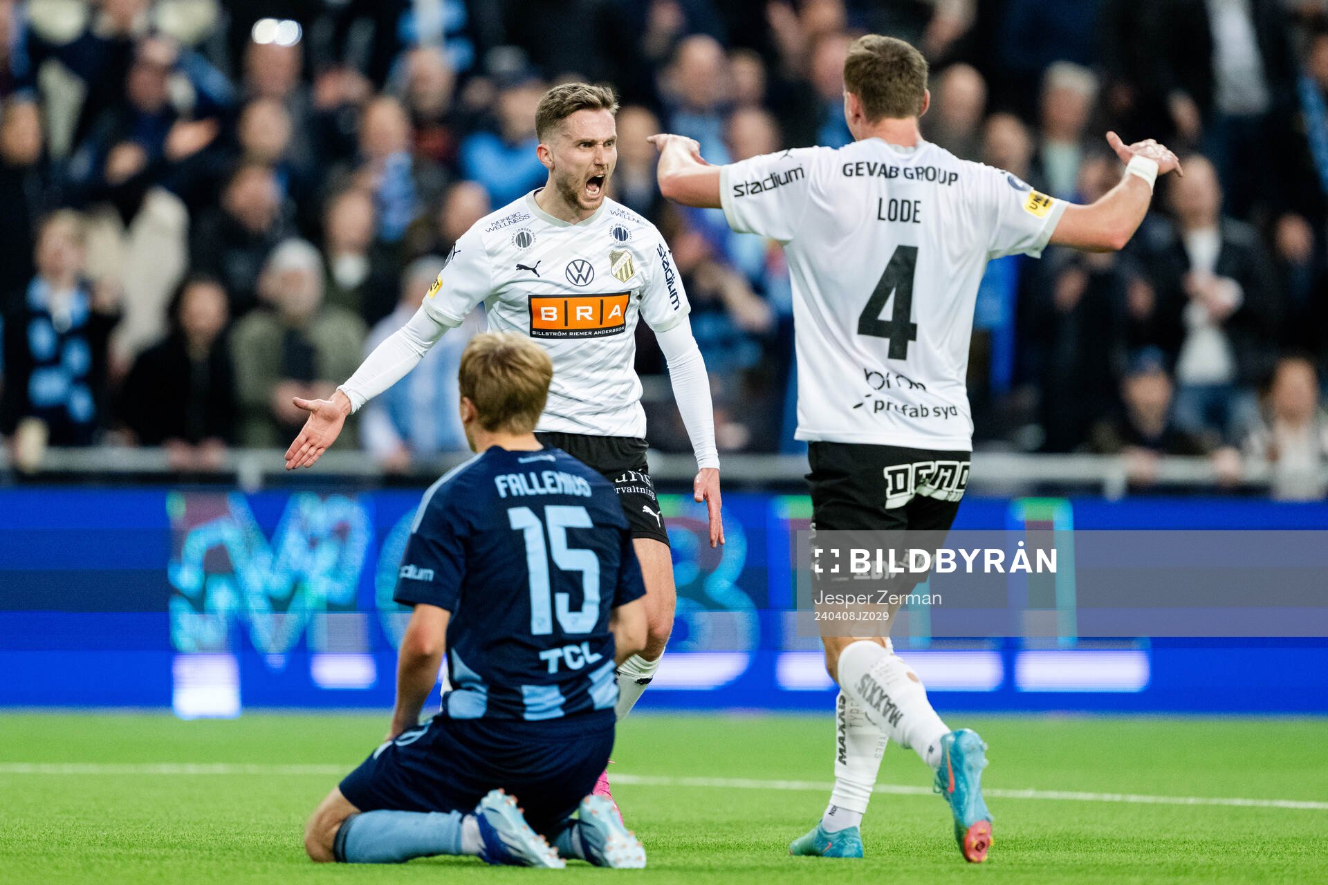 Häckens Adam Lundkvist och Marius Lode jublar