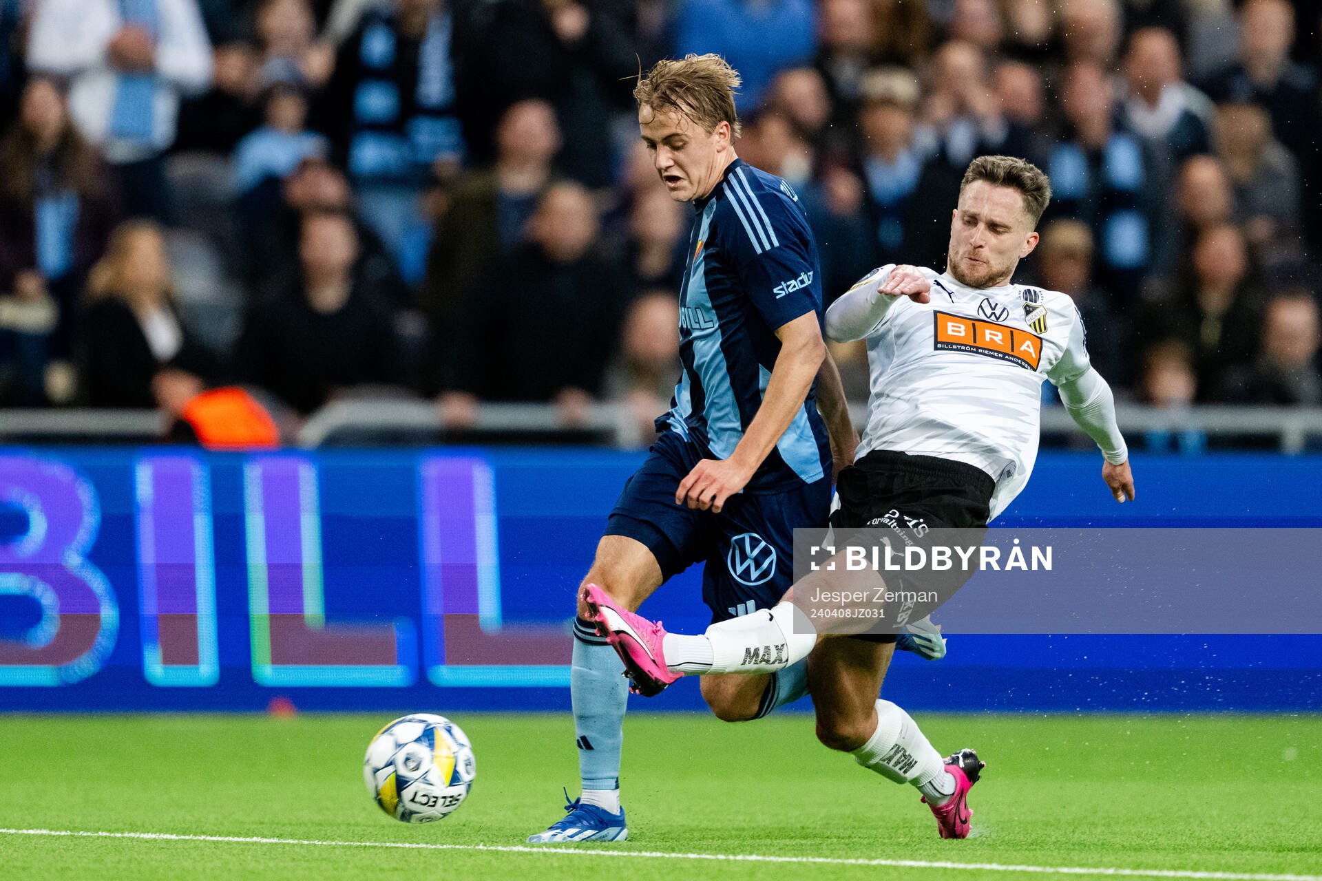 Djurgårdens Oskar Fallenius och Häckens Julius Lindberg