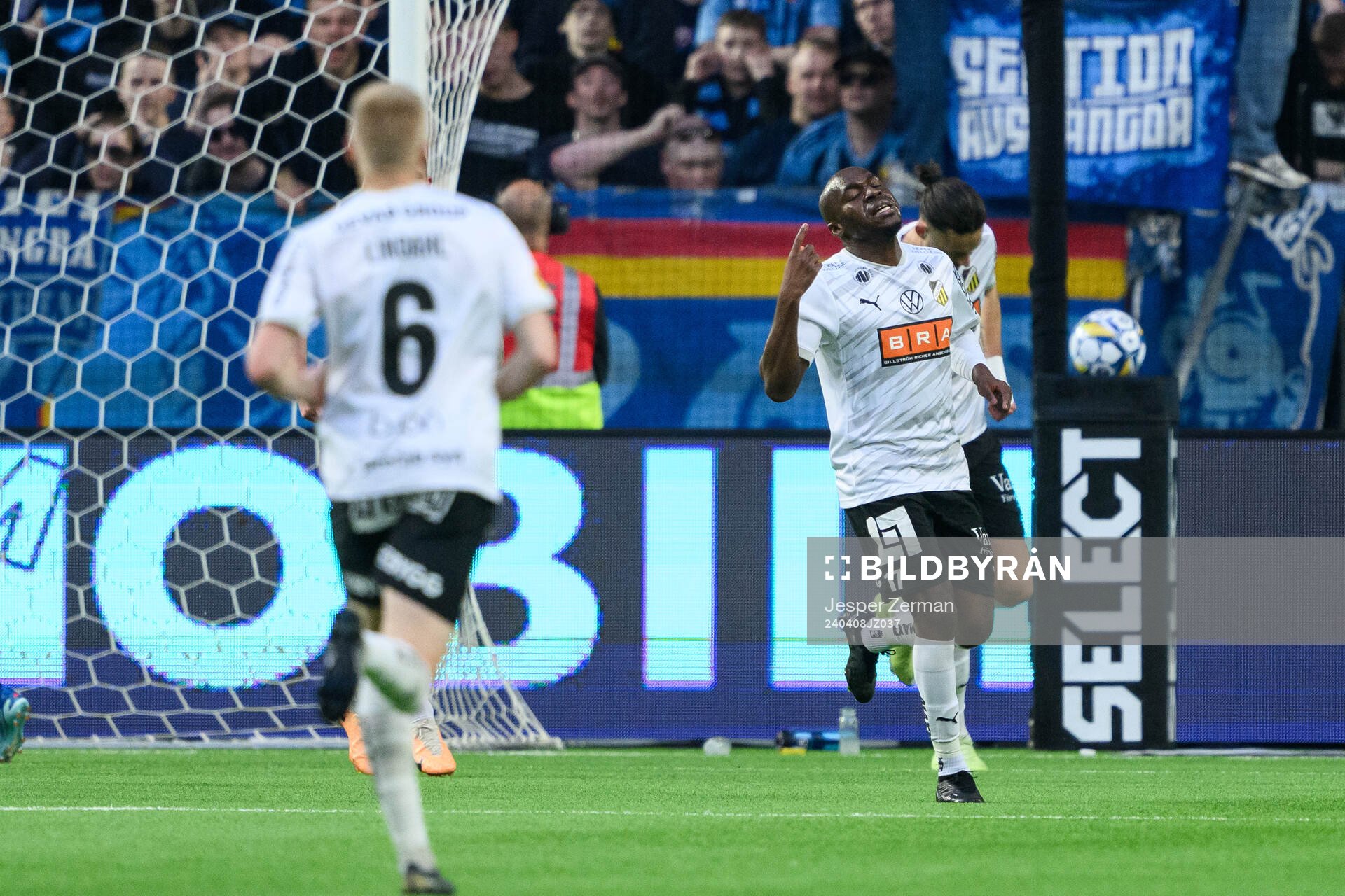 Häckens Edward Chilufya jublar