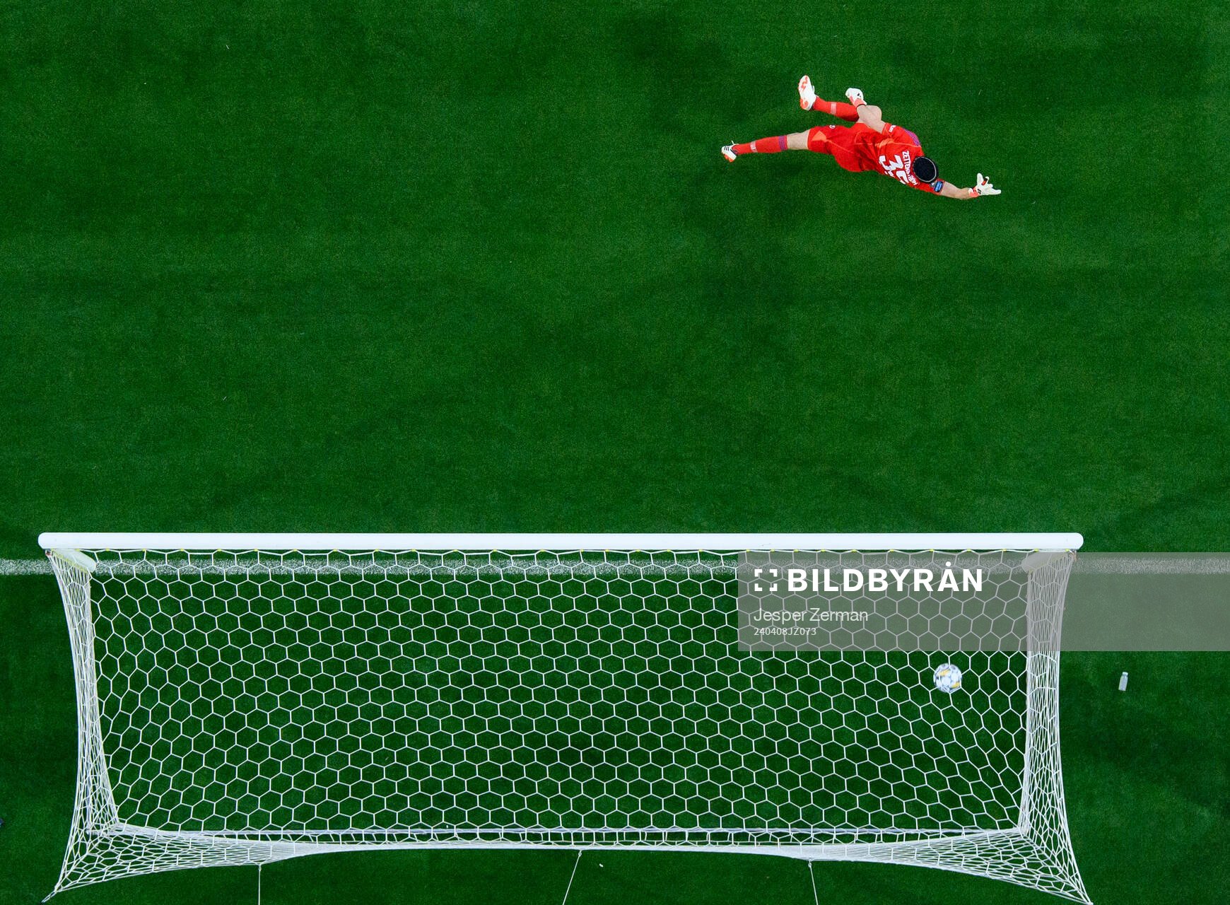 Djurgårdens Jacob Widell Zetterström släpper in 0-1 under fotbollsmatchen i Allsvenskan mellan Djurgården och Häcken den 8 april 2024 i Stockholm.