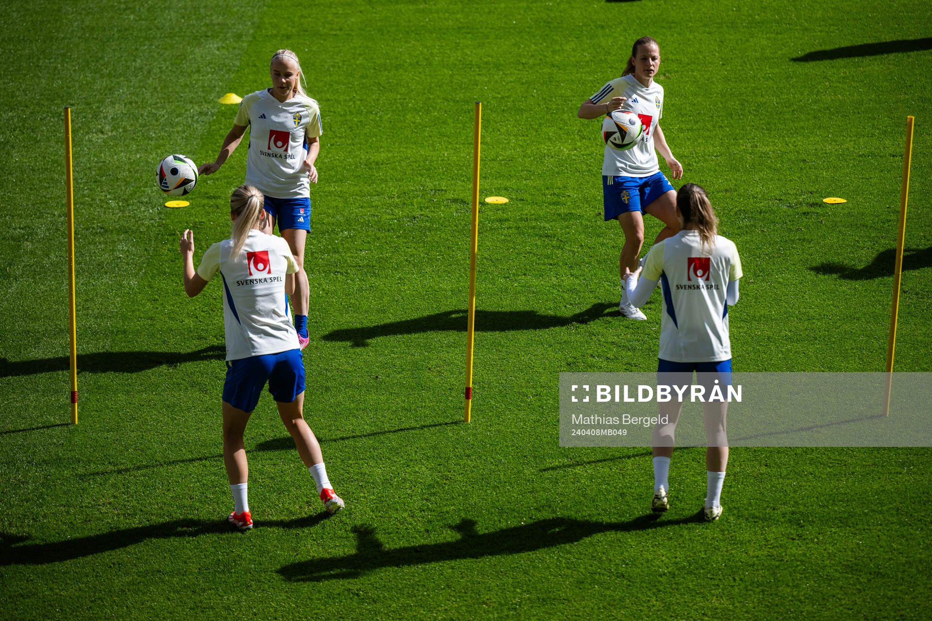 Stina Lennartsson and Anna Anvegård of the Swedish women’s national football team at a training session on April 8, 2024 in Gothenburg. 