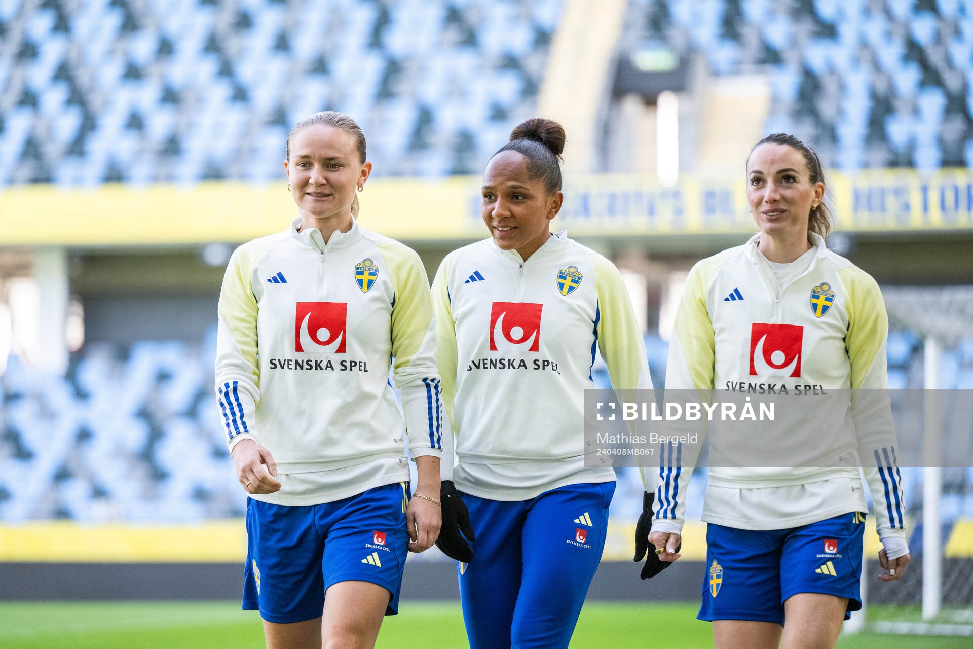 Matilda Vinberg, Madelen Janogy and Kosovare Asllani of the