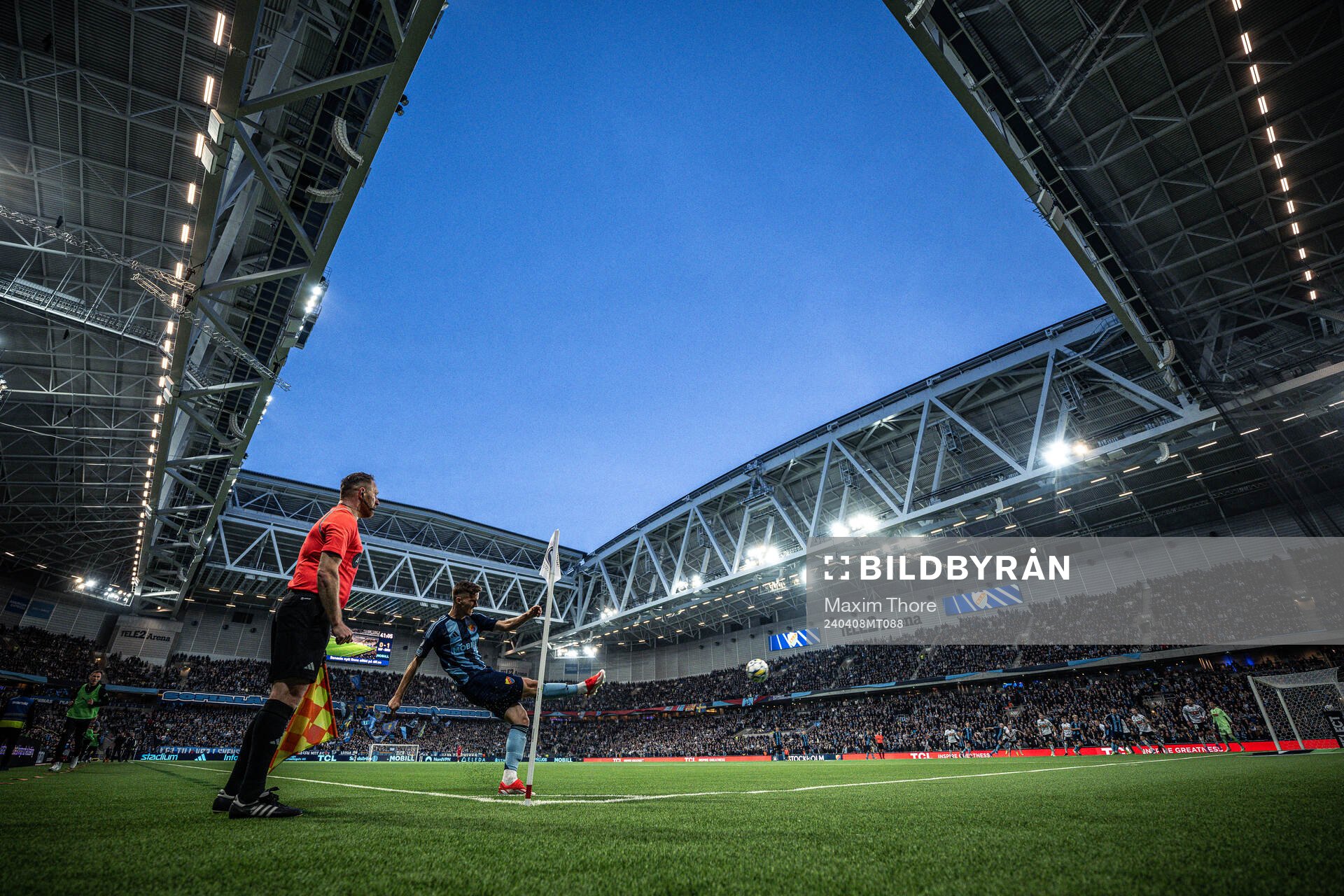 Vy över Tele2 Arena vid en hörna