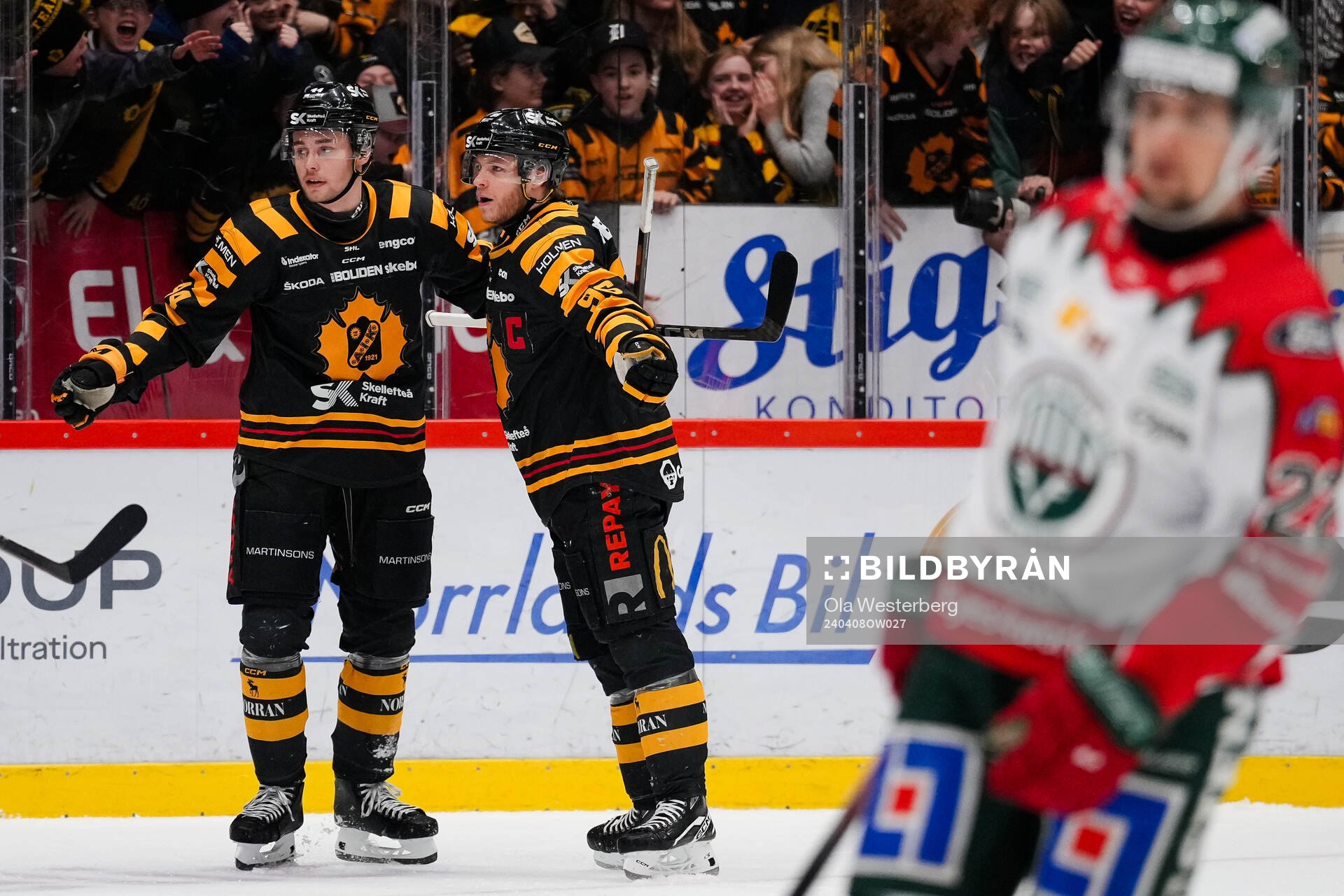 Skellefteås Elias Salomonsson och Rickard Hugg jublar