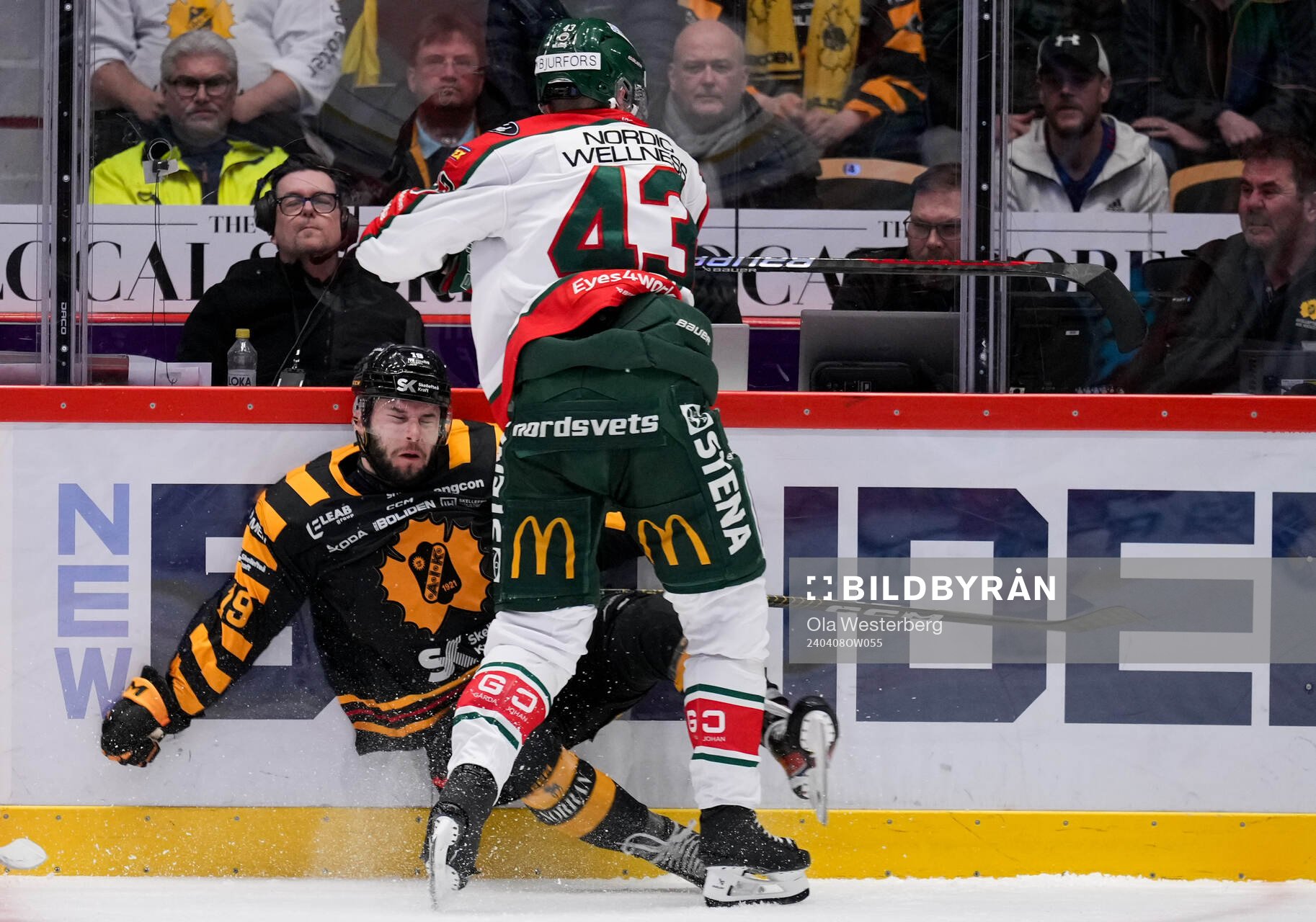 Skellefteås Martins Dzierkals och Frölundas Tom Nilsson