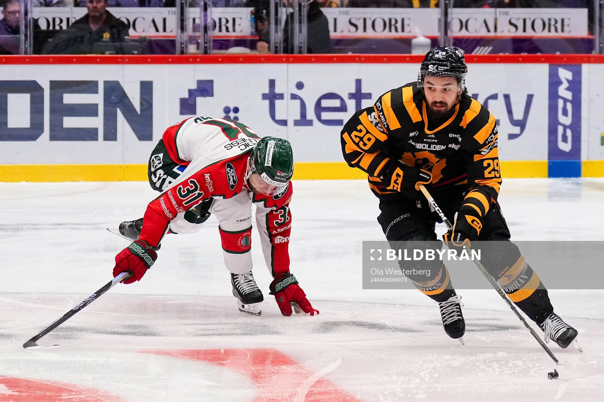Frölundas Nicklas Lasu och Skellefteås Dylan Sikura