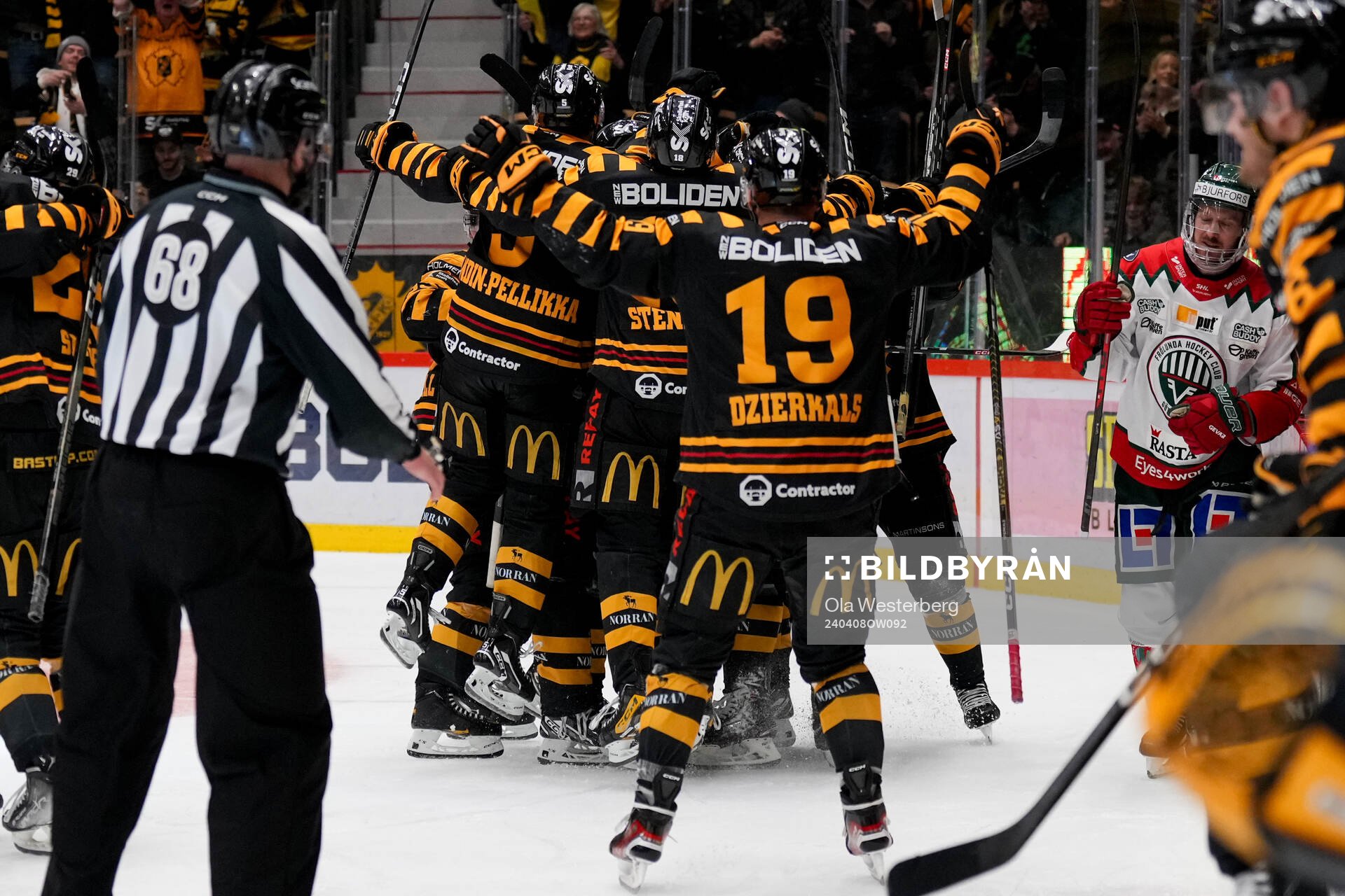Skellefteås spelare jublar