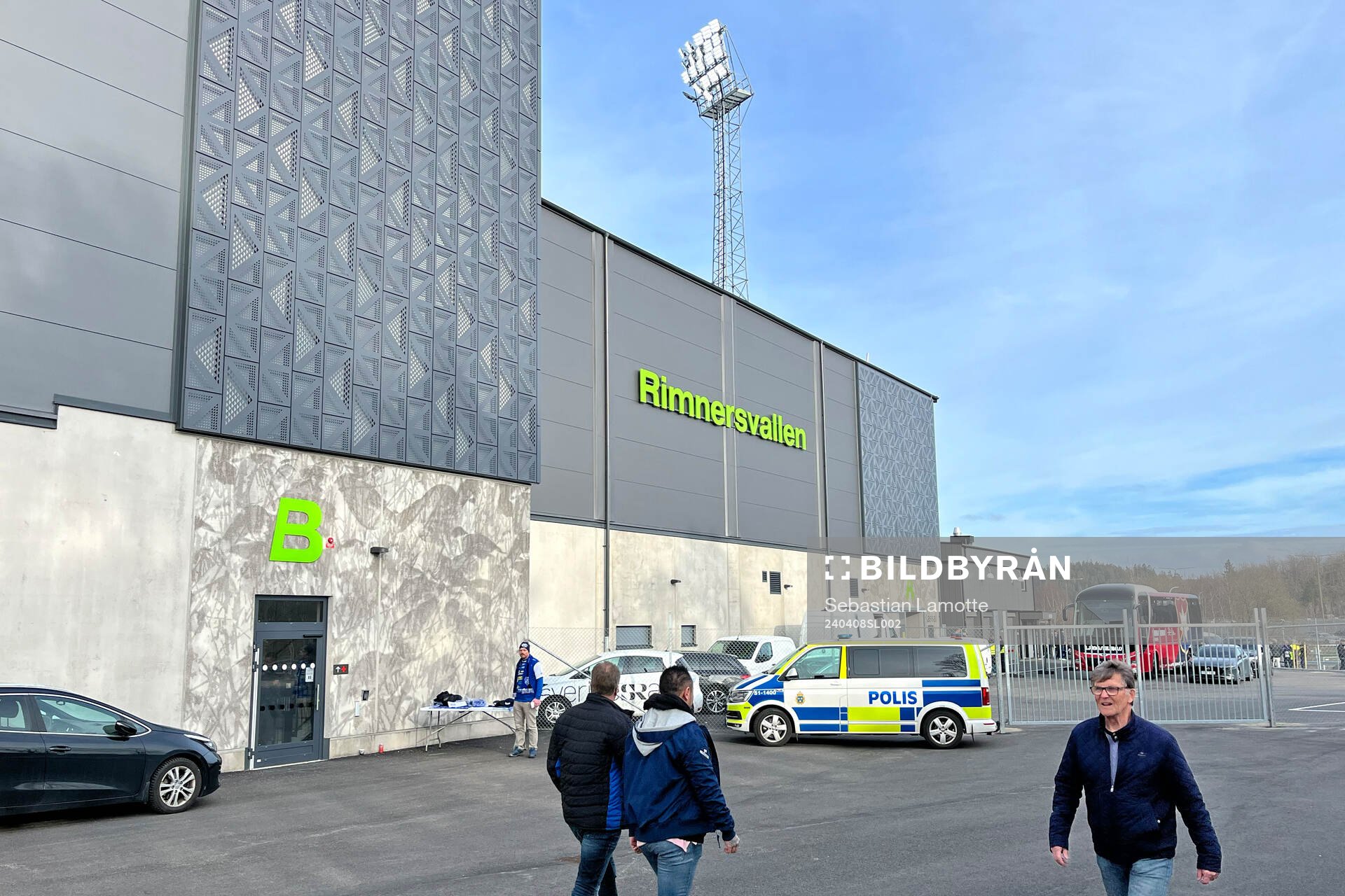 Utanför arenan