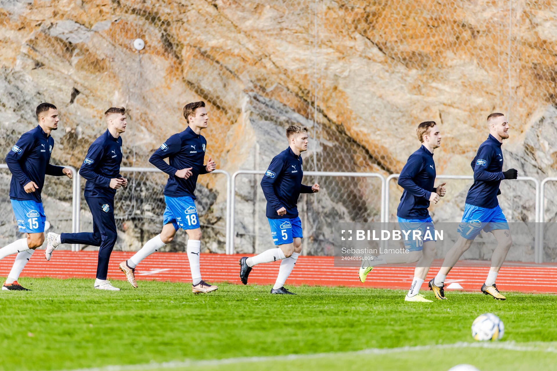 IK Oddevolds spelare värmer upp