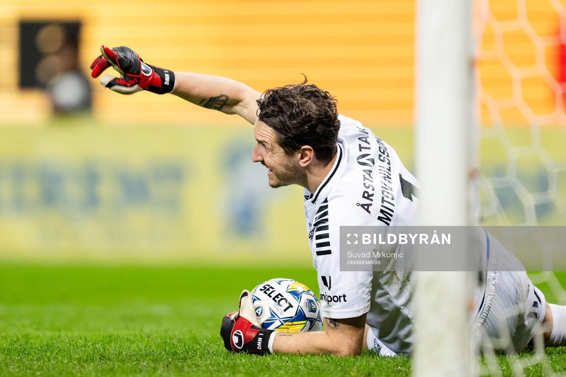 Sirius målvakt David Mitov Nilsson under fotbollsmatchen i Allsvenskan mellan Kalmar och Sirius den 8 april 2024 i Kalmar. 