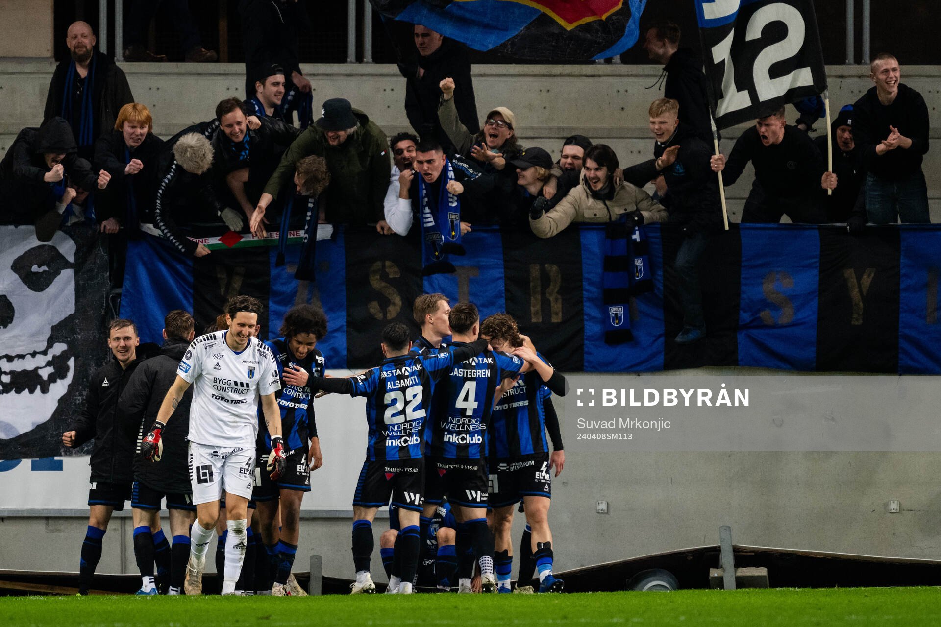 Sirius spelare och supportrar jublar