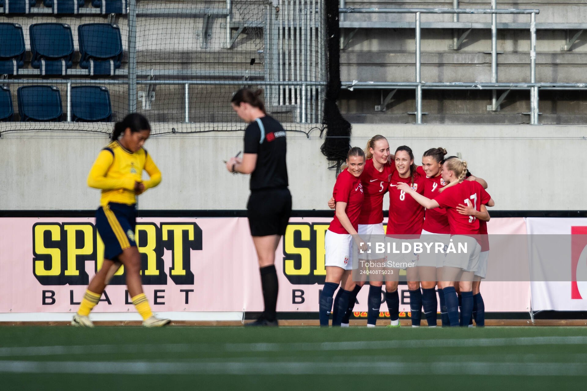 Emma Godø of Norway celebrate