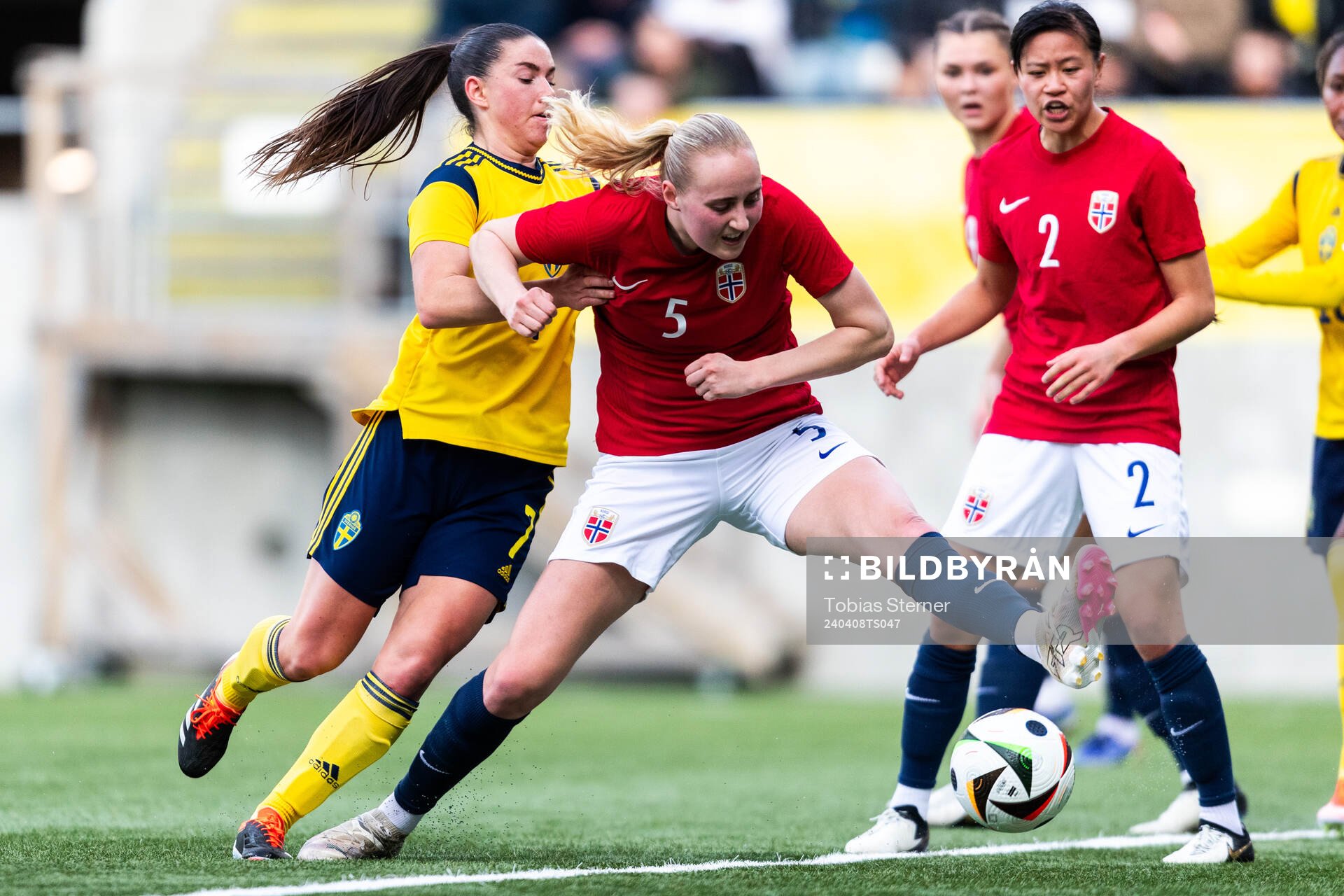 Emilia Pelgander of Sweden and Emilie Bragstad of Norway