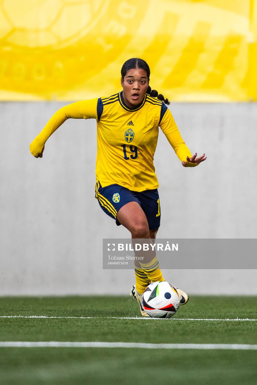 Evelina Duljan of Sweden