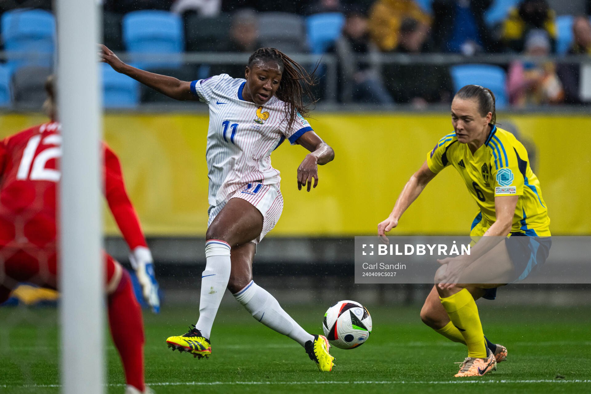 Kadidiatou Diani of France and Magdalena Eriksson of Sweden