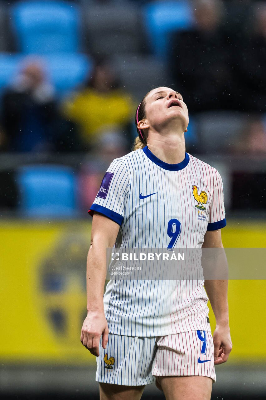 Eugénie Le Sommer of France reacts