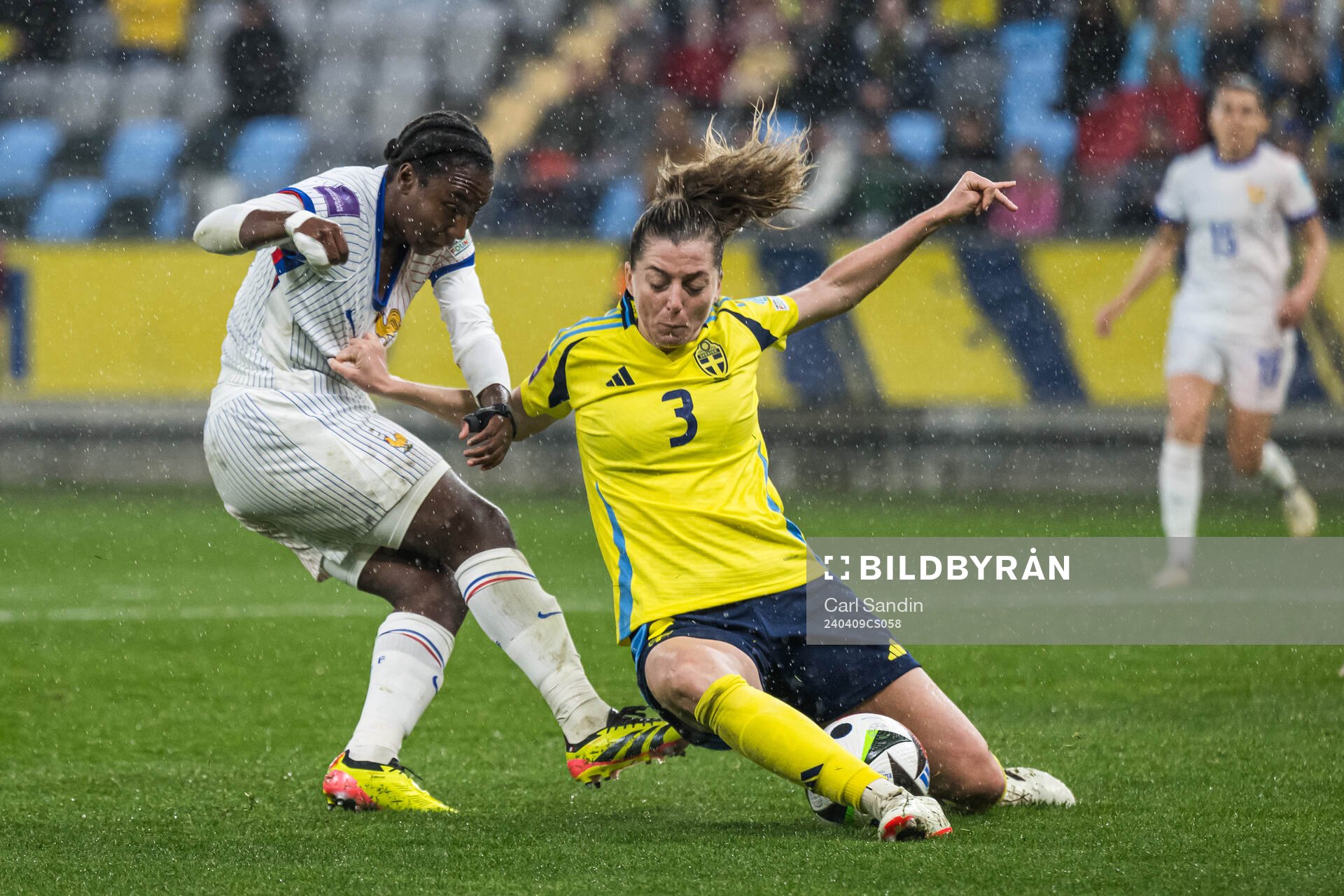 Vicki Becho of France and Linda Sembrant of Sweden