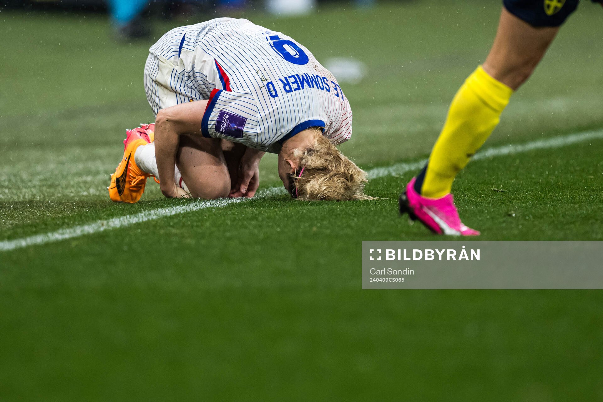 Eugénie Le Sommer of France in pain