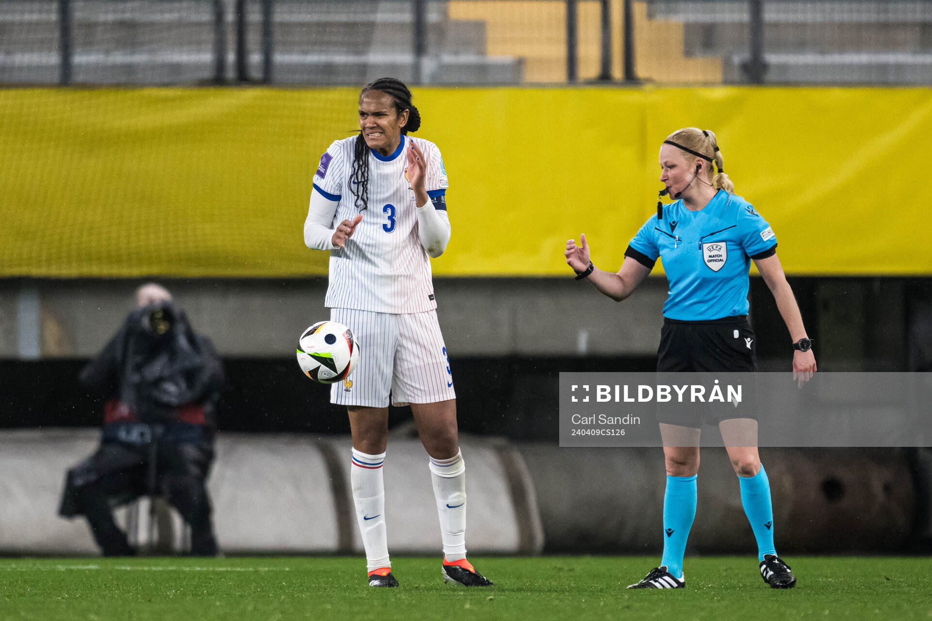 Wendie Renard of France and referee Ewa Augustyn