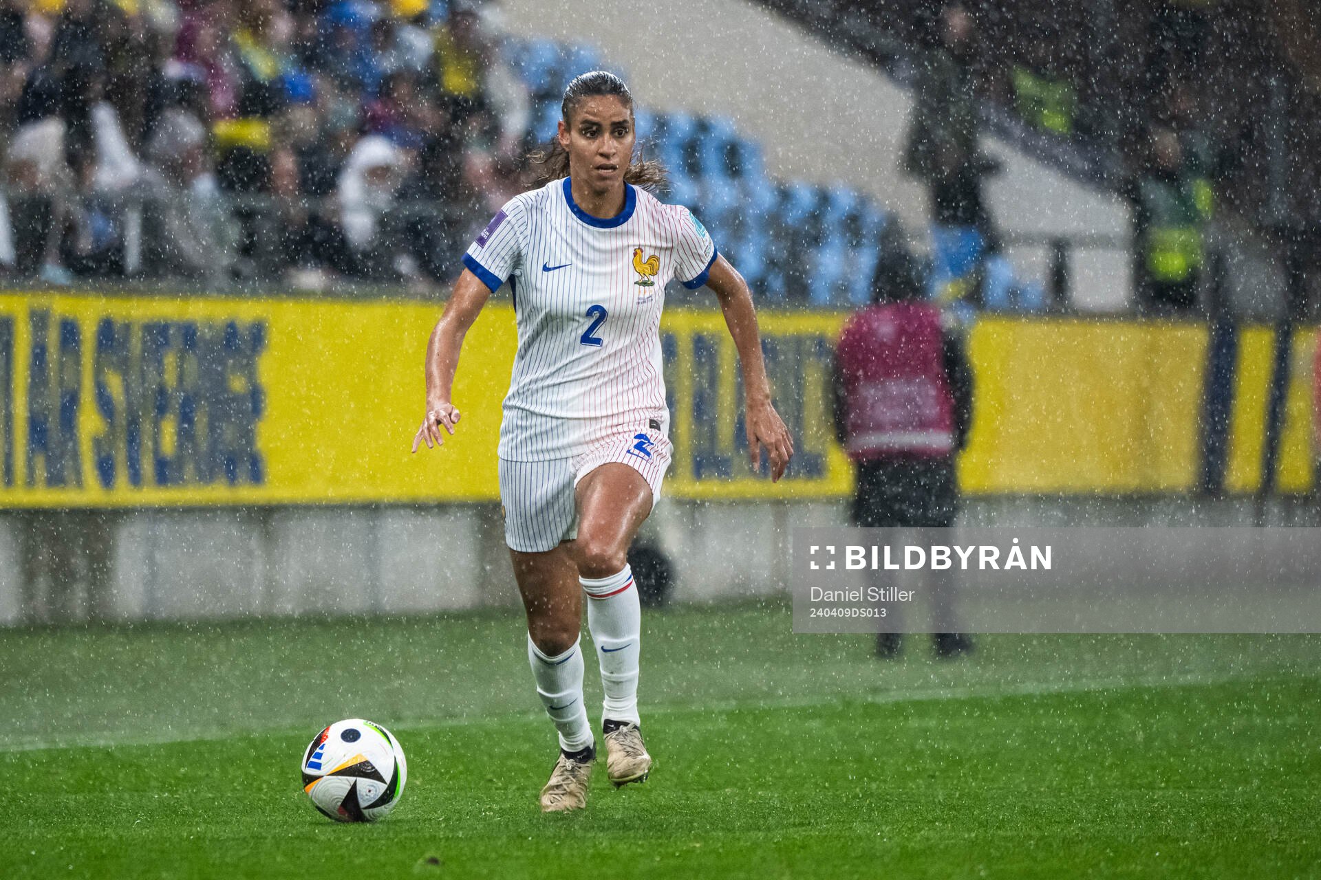 Maelle Lakrar of France
