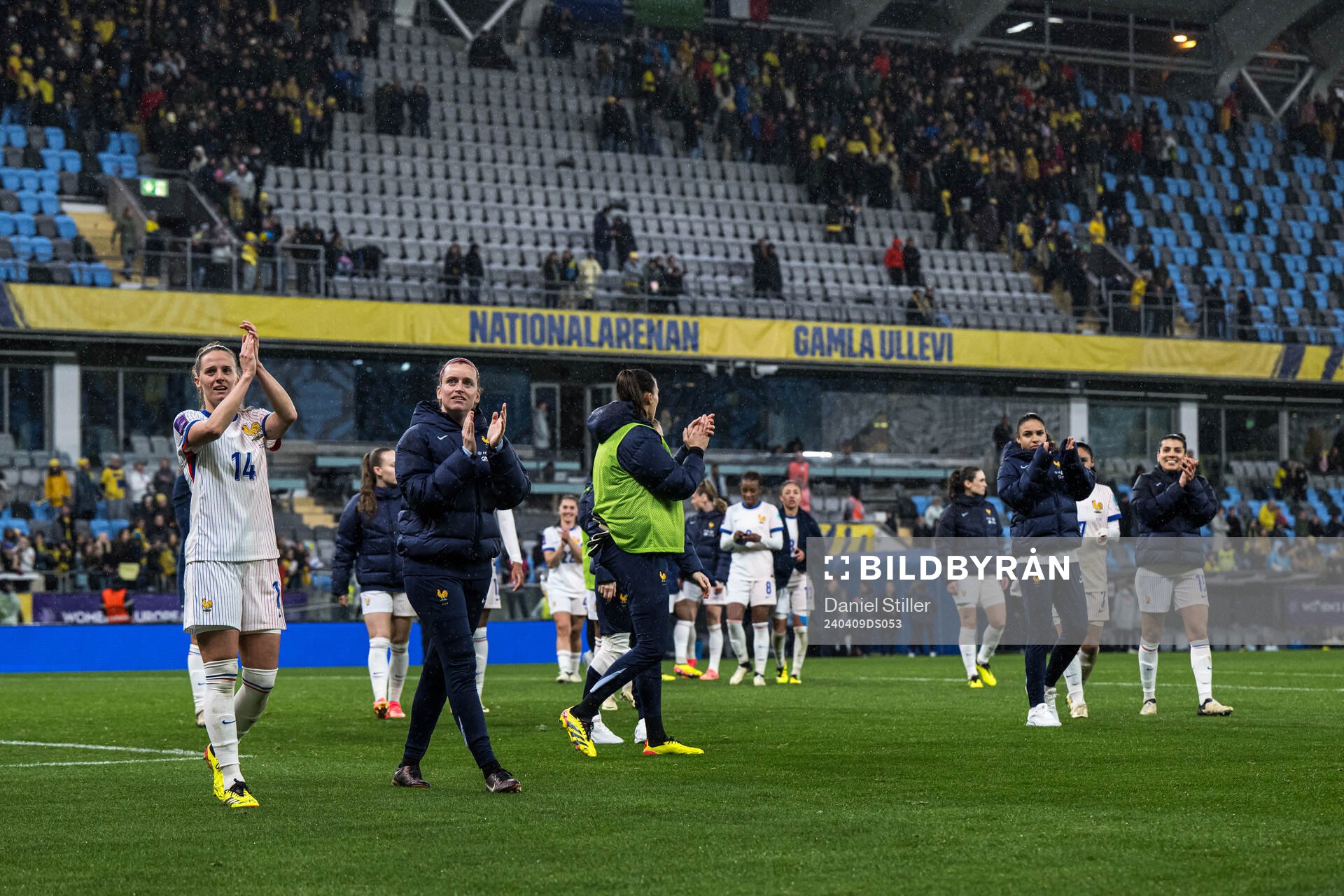 Players of France celebrates