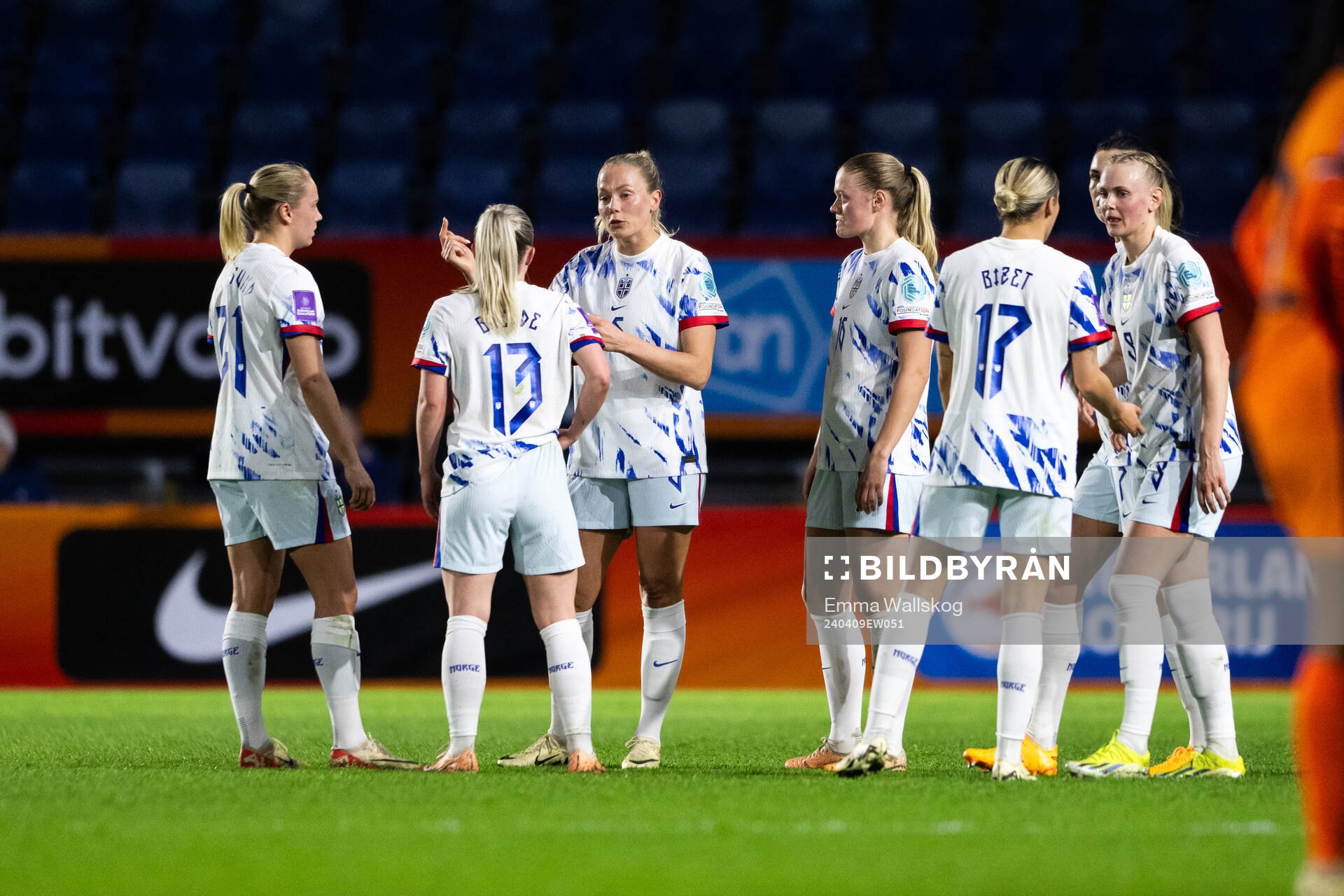 Guro Bergsvand  of Norway with team mates