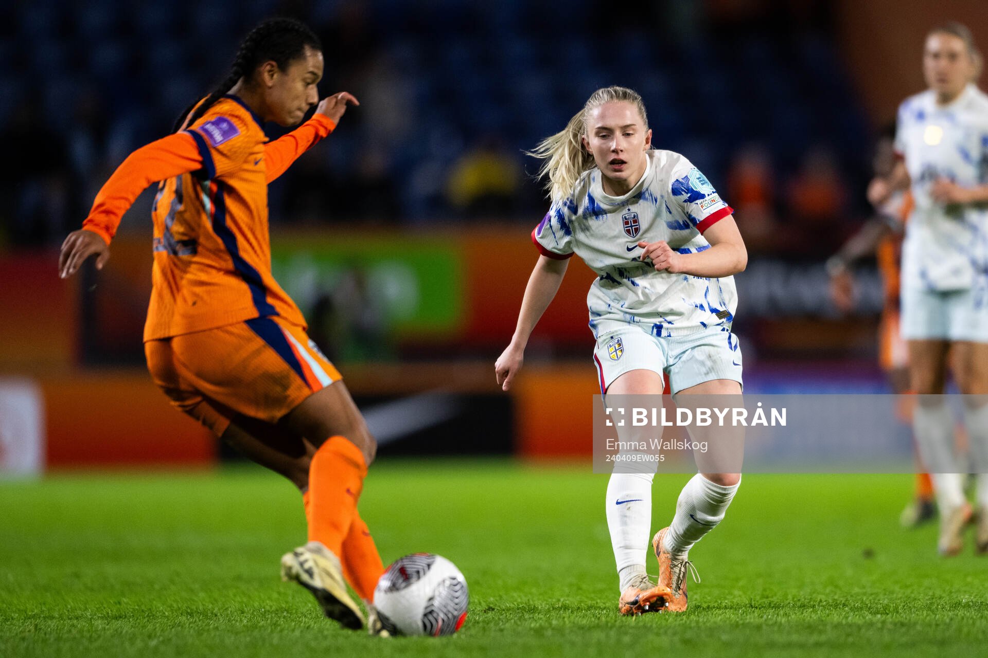 Esmee Brugts of Netherlands and Thea Bjelde of Norway