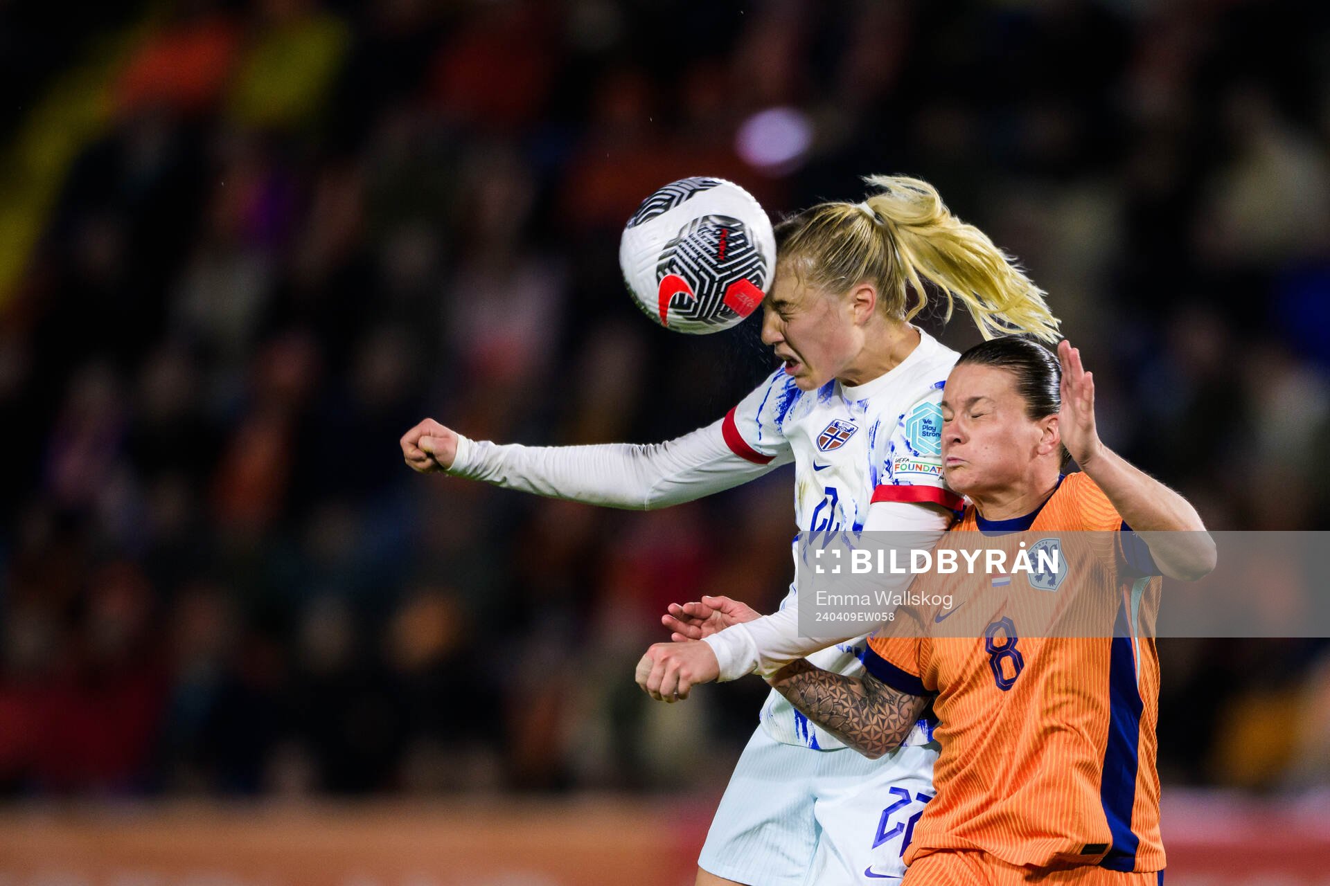 Sophie Roman Haug of Norway and Sherida Spitse of